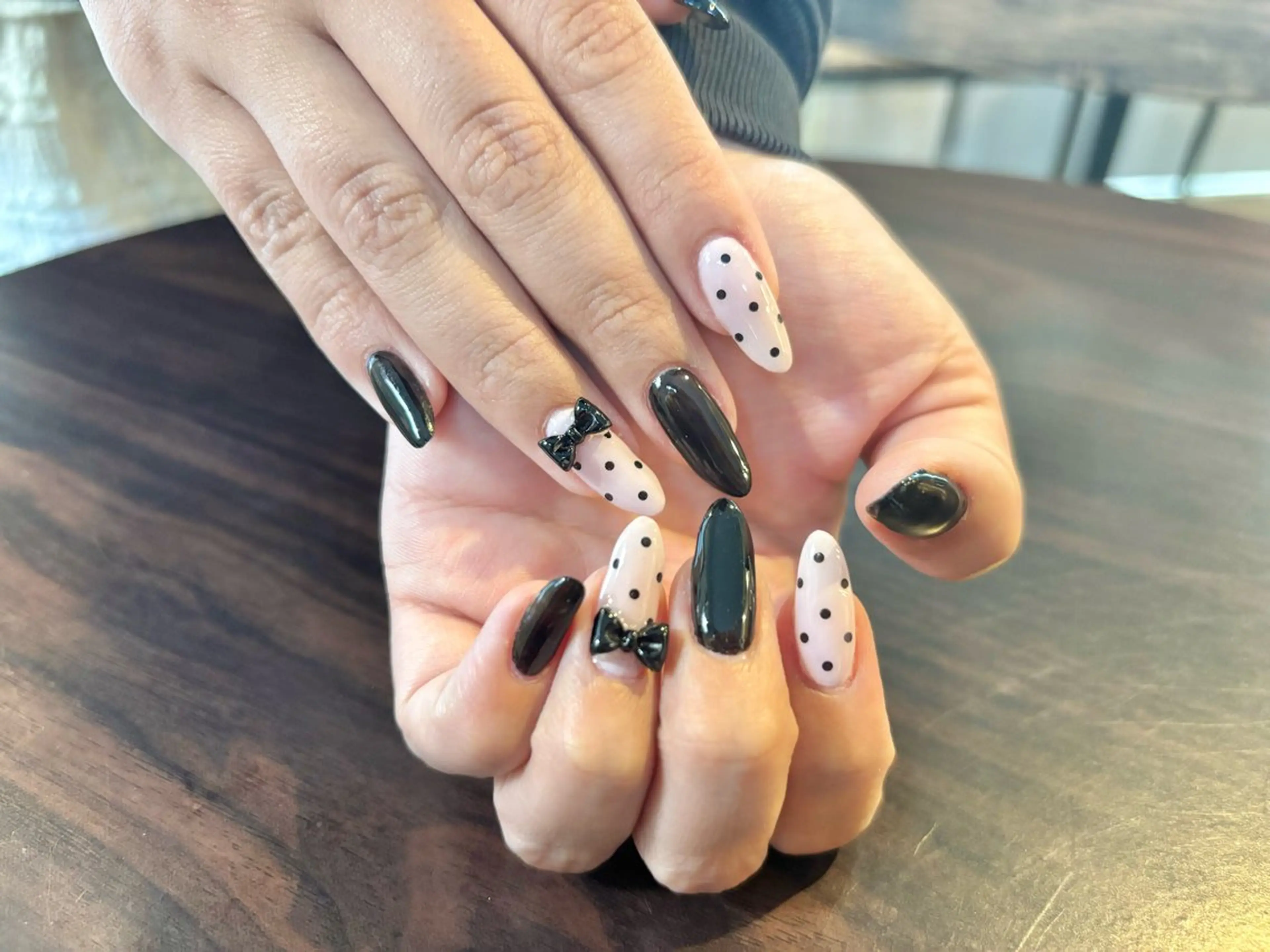 ネイル ドット ピンク リボン シンプルネイル Hübsch所属・Sakura Hのネイルデザイン