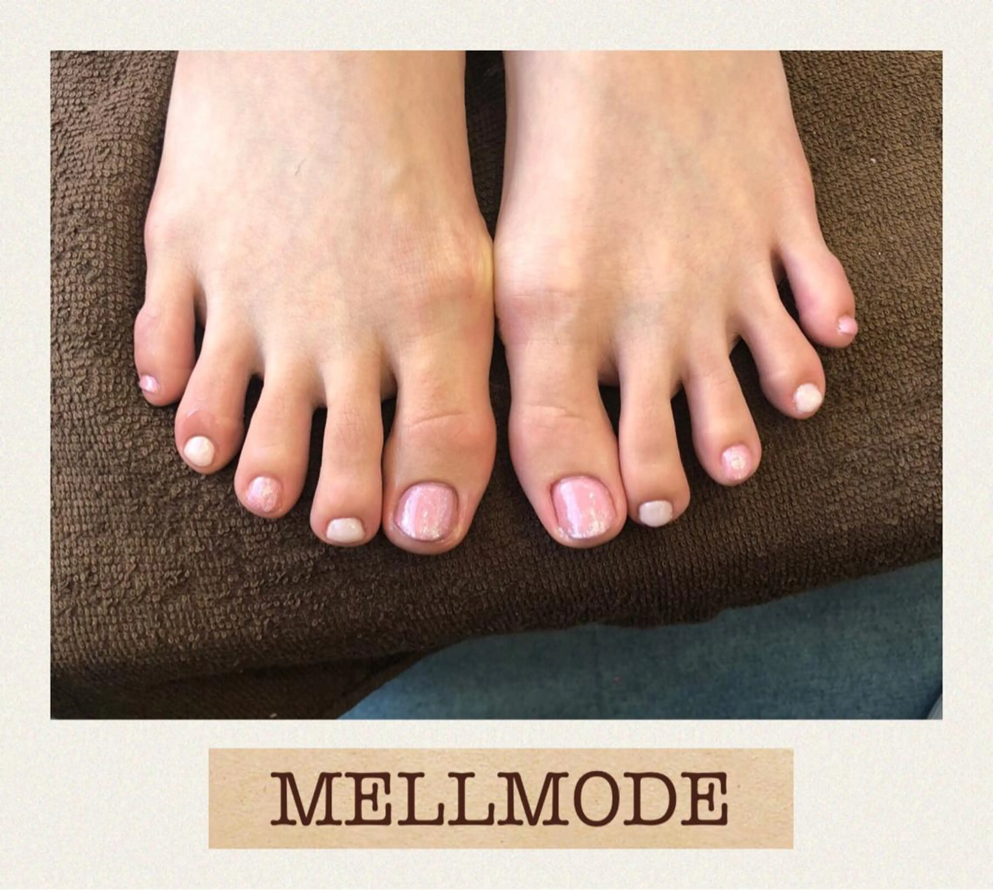 ネイル フットネイル ラメ(グリッター) ワンカラーネイル フットネイル MELLMODE所属・Nakano Kanaのネイルデザイン