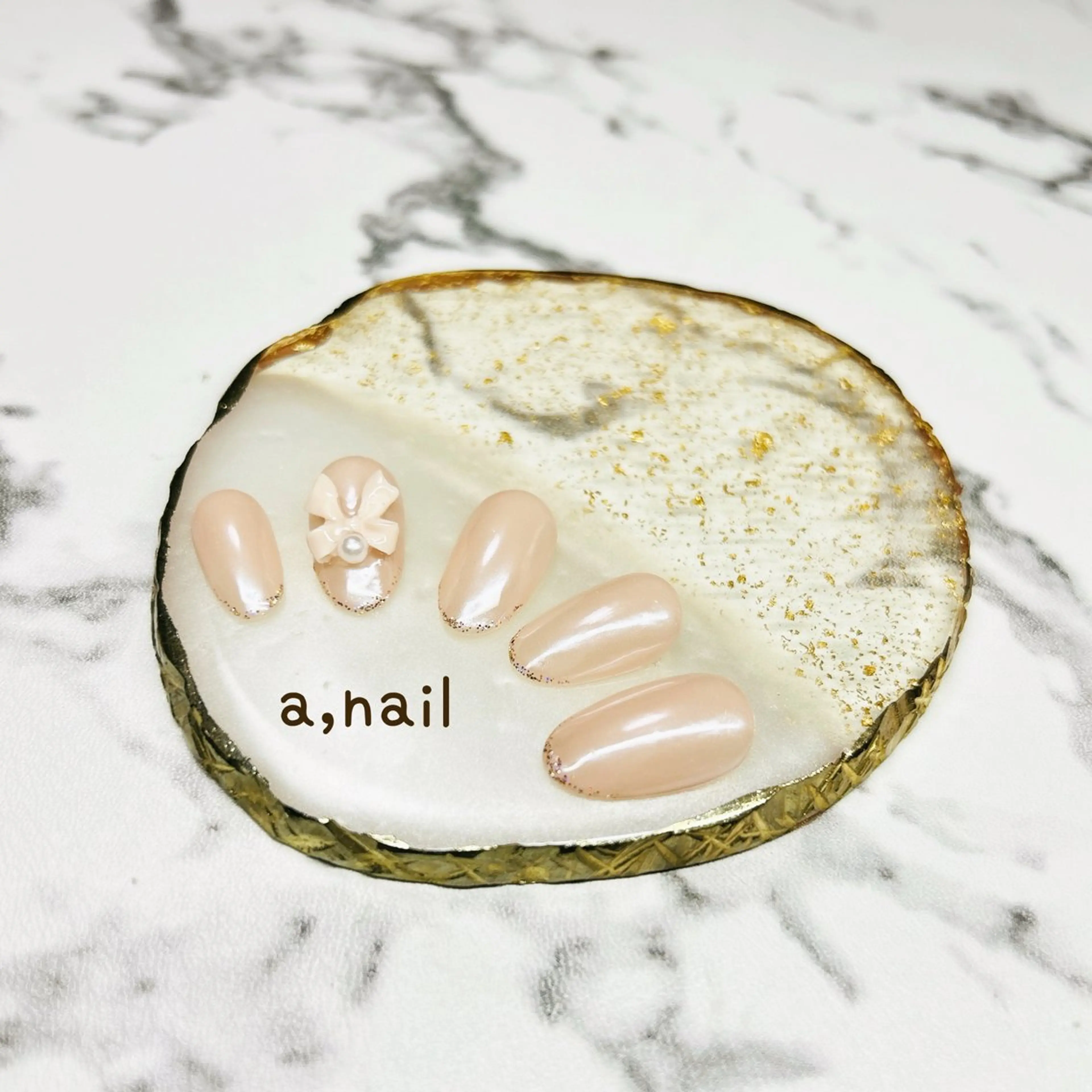 ネイル フレンチネイル キラキラネイル ラメ(グリッター) リボン シンプルネイル ハンドネイル ネイルサロン エーネイルのネイルデザイン