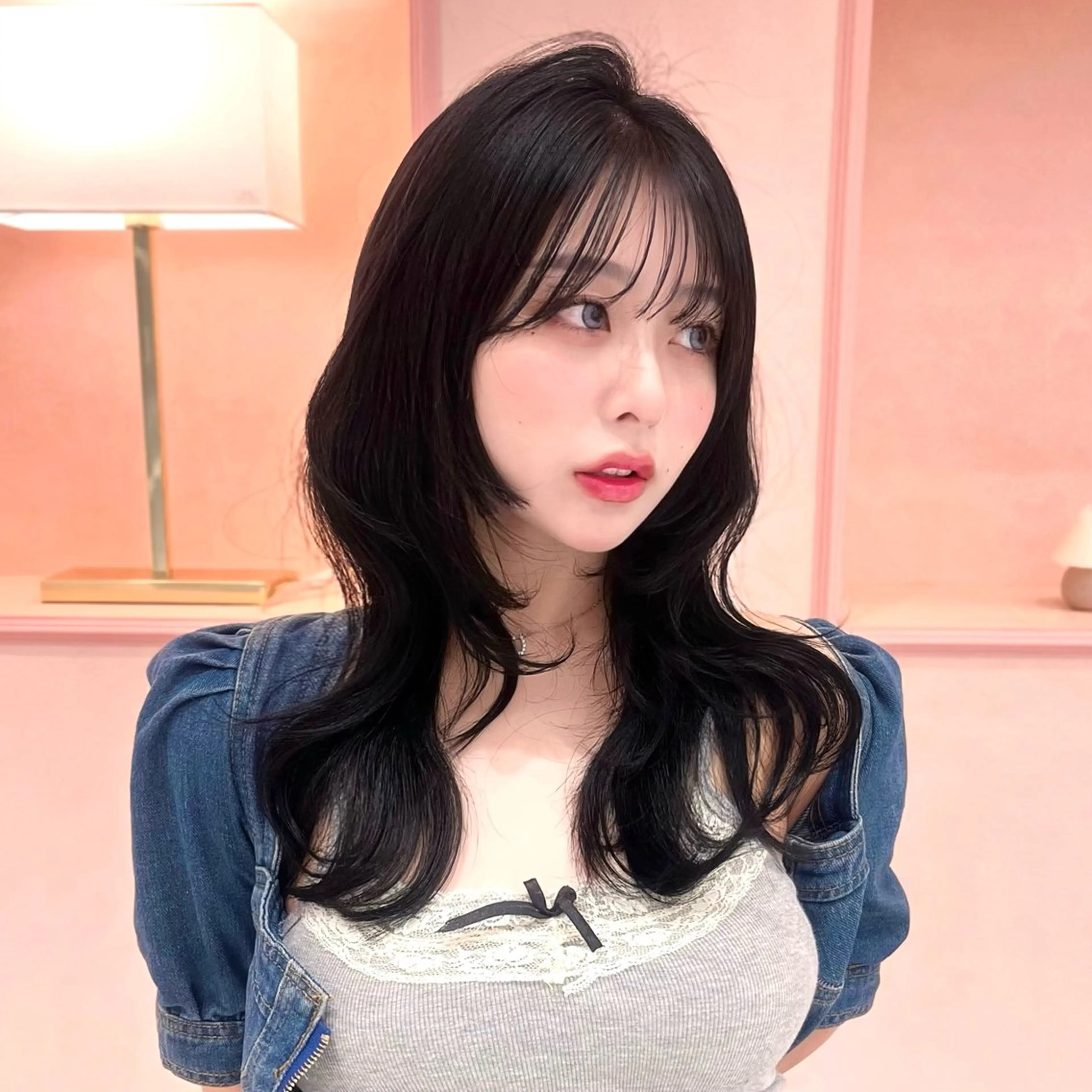 ミディアム カラー 黒髪 グレーブラック ハイレイヤー 韓国風ヘア レイヤーカット トレンド韓国モテヘア Natsuki🌛のヘアスタイル