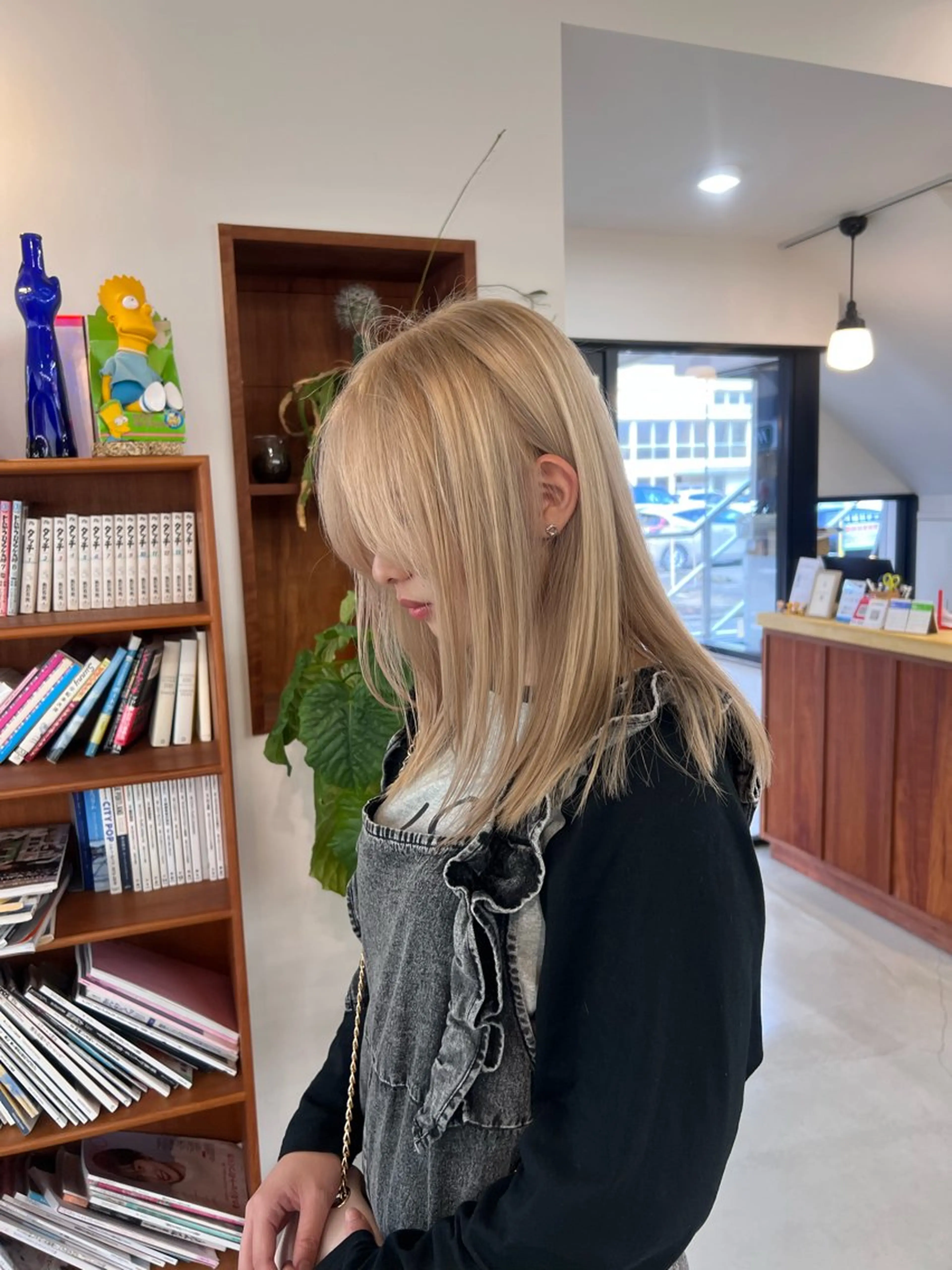 ロング ヘアカラー 石川 実咲のヘアスタイル