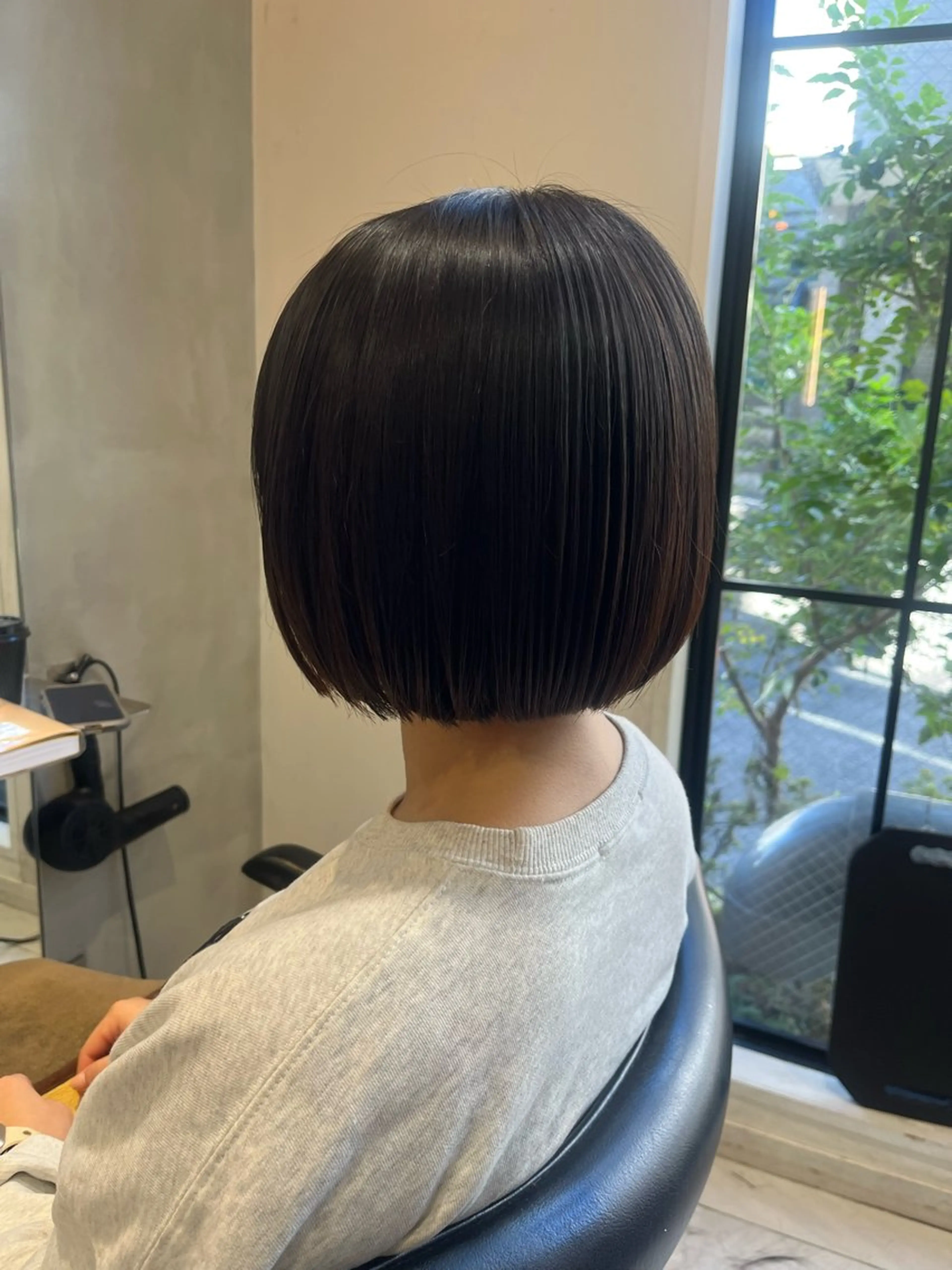 ミディアム カット ナミ🩶暗髪/暖色 ❤️/透明感/縮毛のヘアスタイル