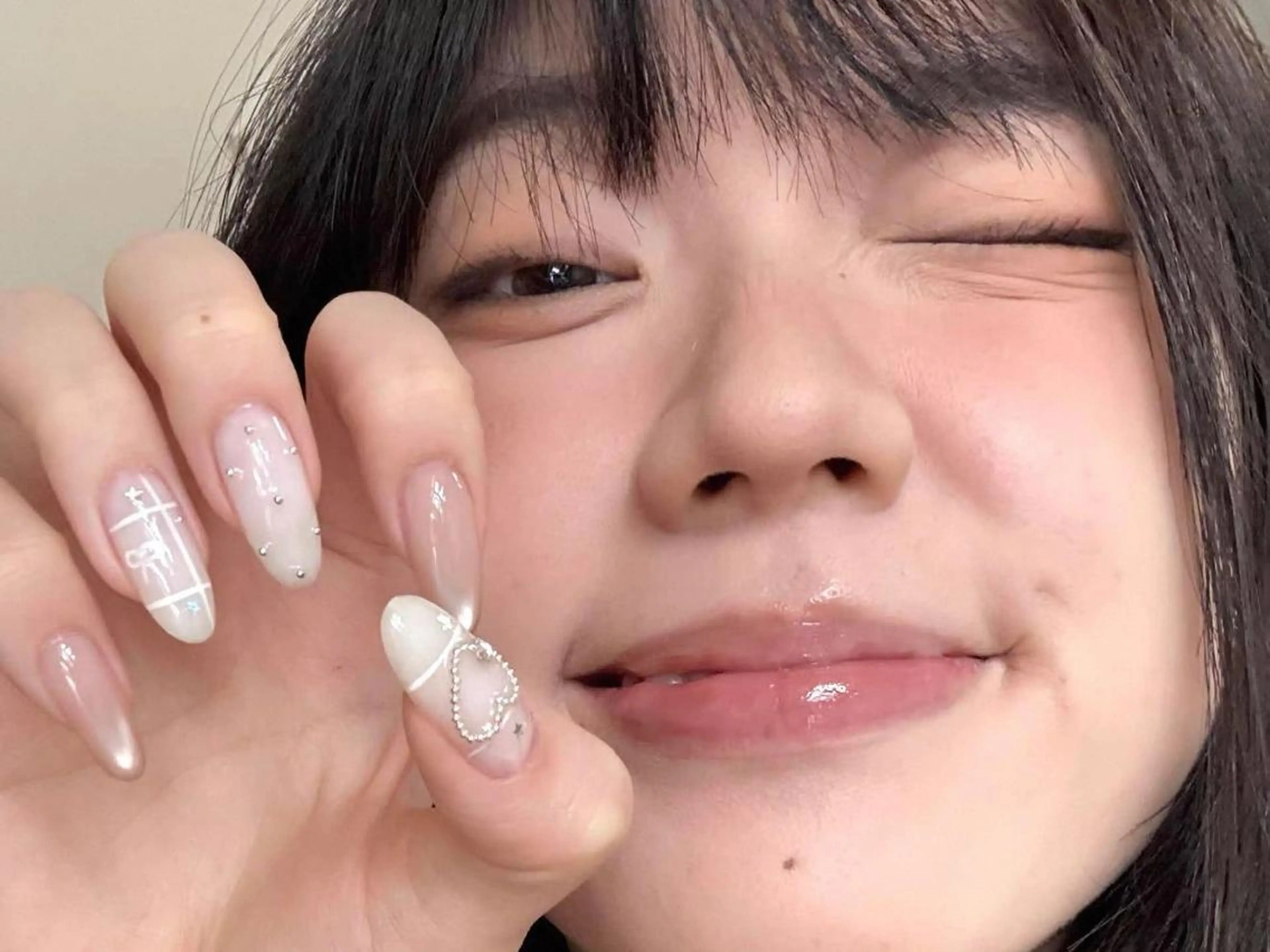 ネイル ジェルネイル ガーリー ホログラムネイル ワンカラーネイル ピンク ハンドネイル ハンドケア Miu  🌟のネイルデザイン