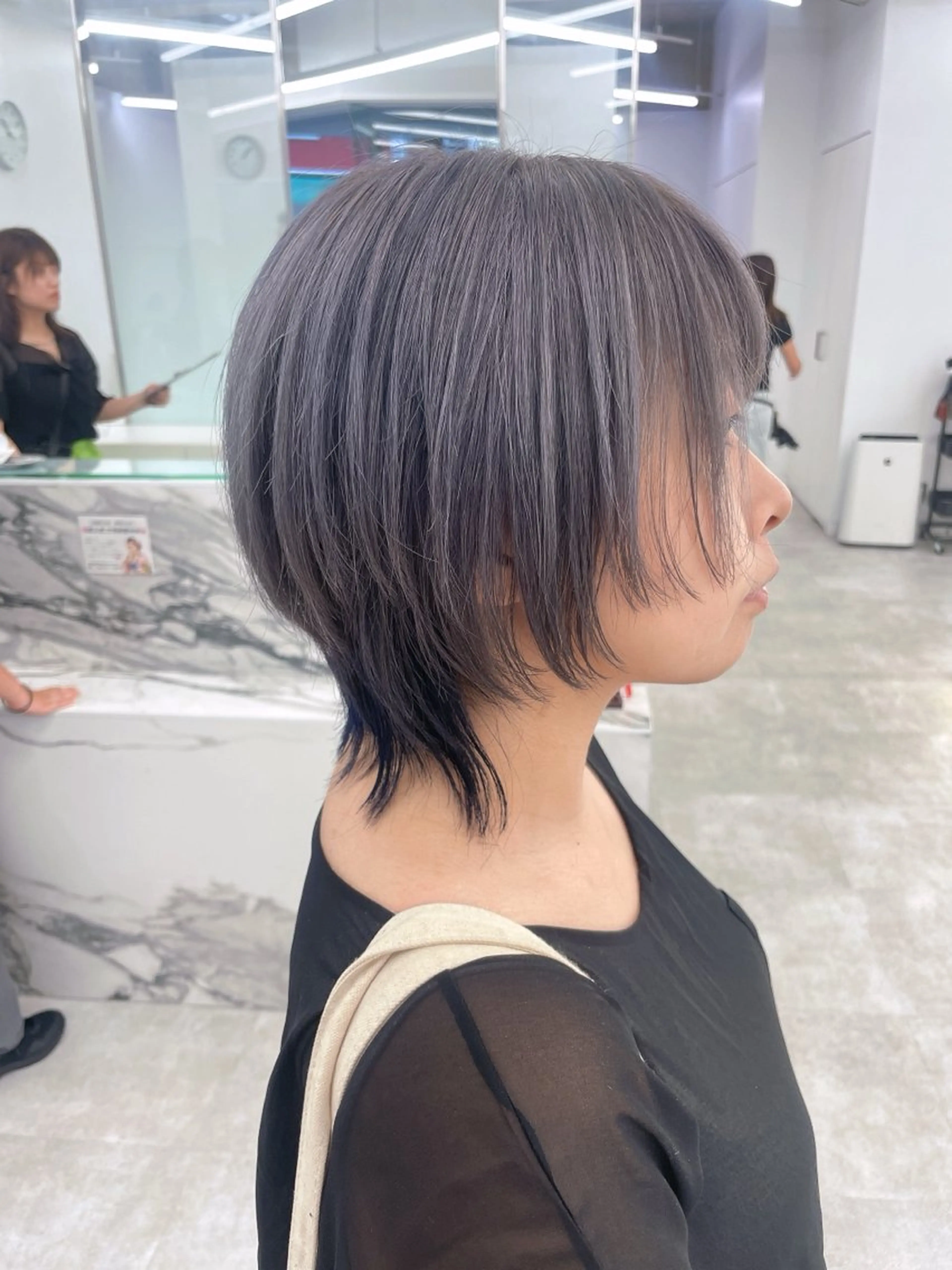 ショート カラー ヘアアレンジ ブリーチ ネイビーカラー シルバー ヘアカラー トリートメント 【Sweep】おじま のぞみのヘアスタイル