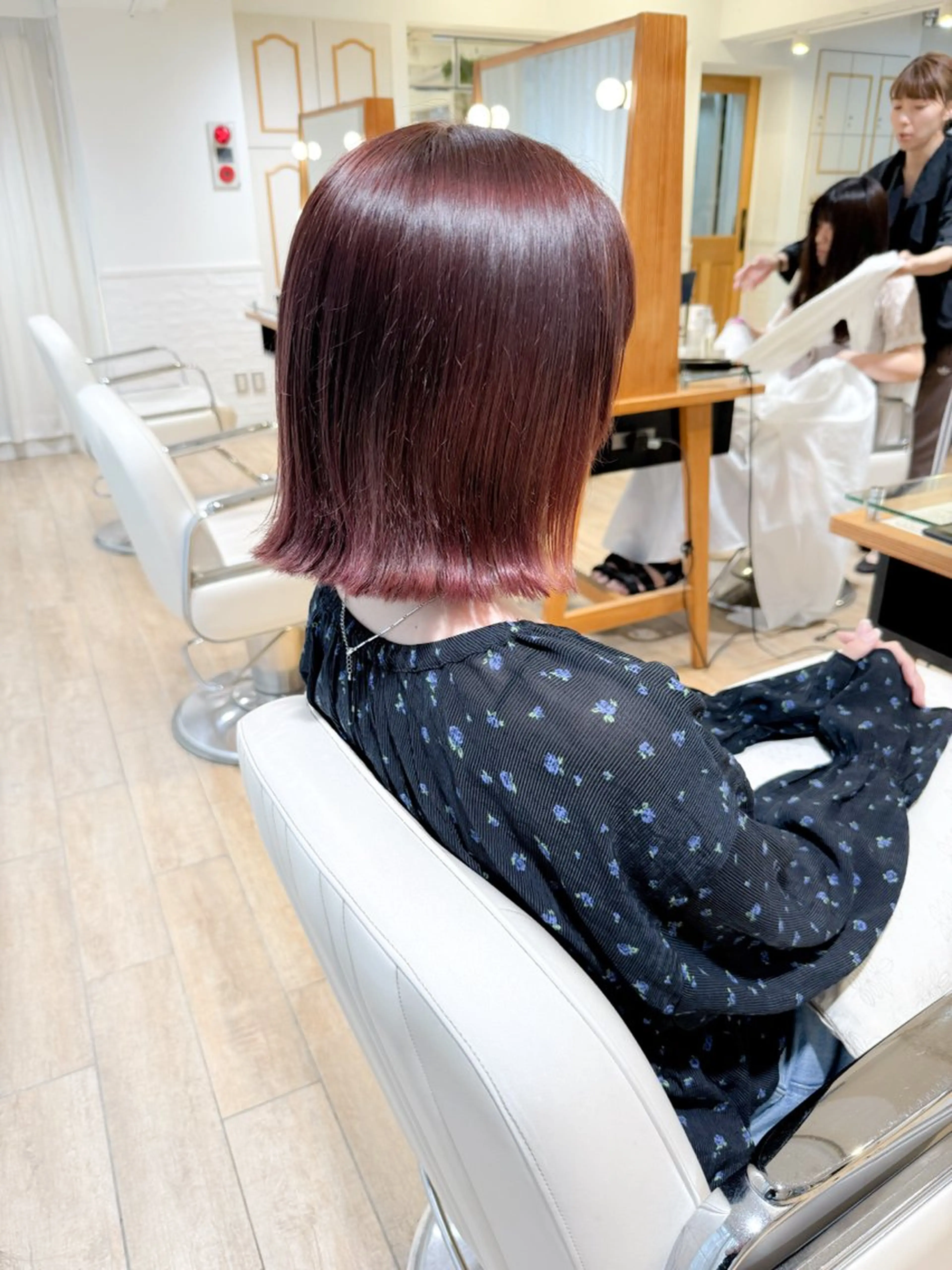 ミディアム カラー 切りっぱなしボブ レッドカラー ボブ カット ヘアカラー ✨カラー支持No.1 🧸ワキ カナコ🧸のヘアスタイル