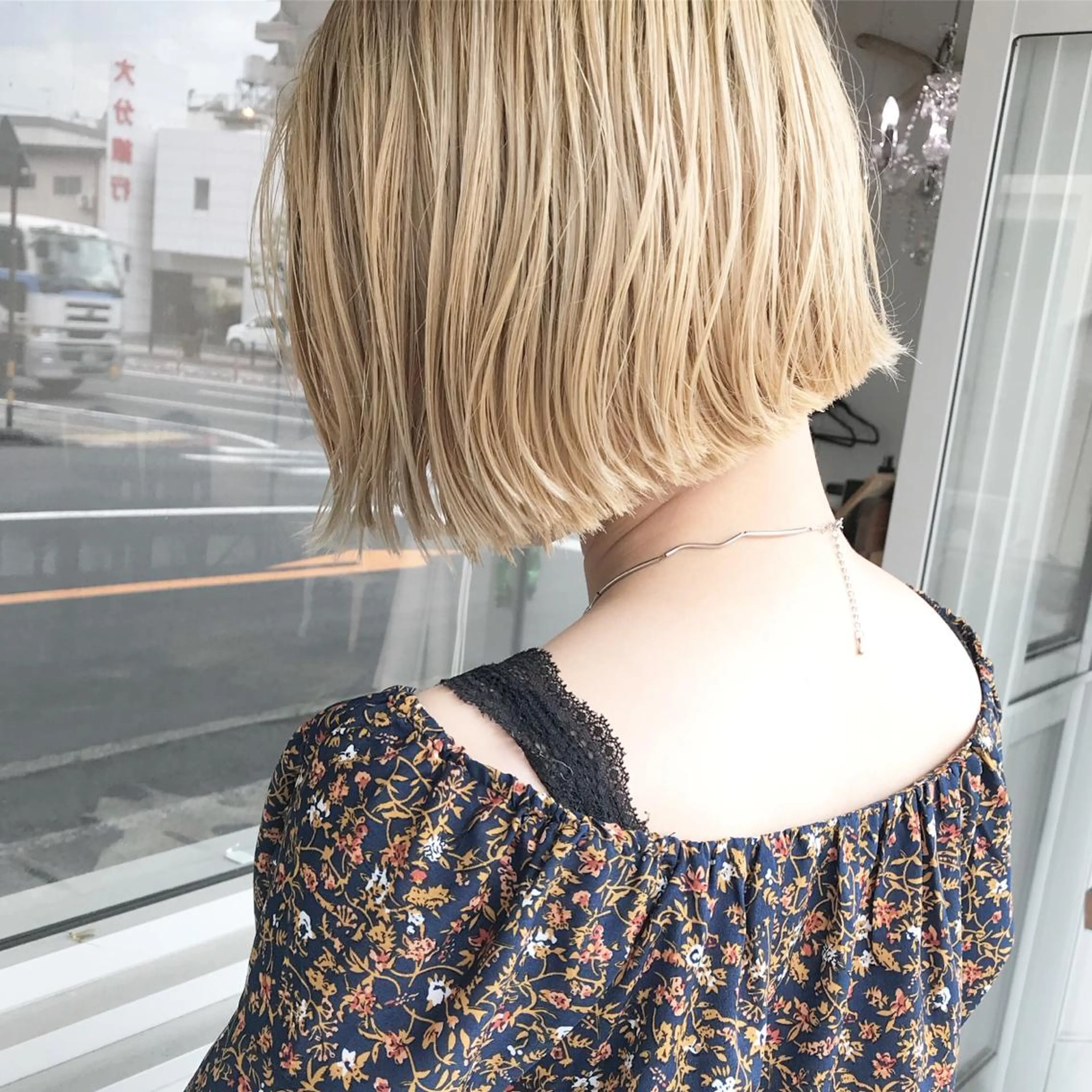 ミディアム カラー ヘアアレンジ バレイヤージュ ブリーチ グラデーションカラー ハイライトカラー ハイトーンカラー Mariana/ 鶴原-ハイライトのヘアスタイル