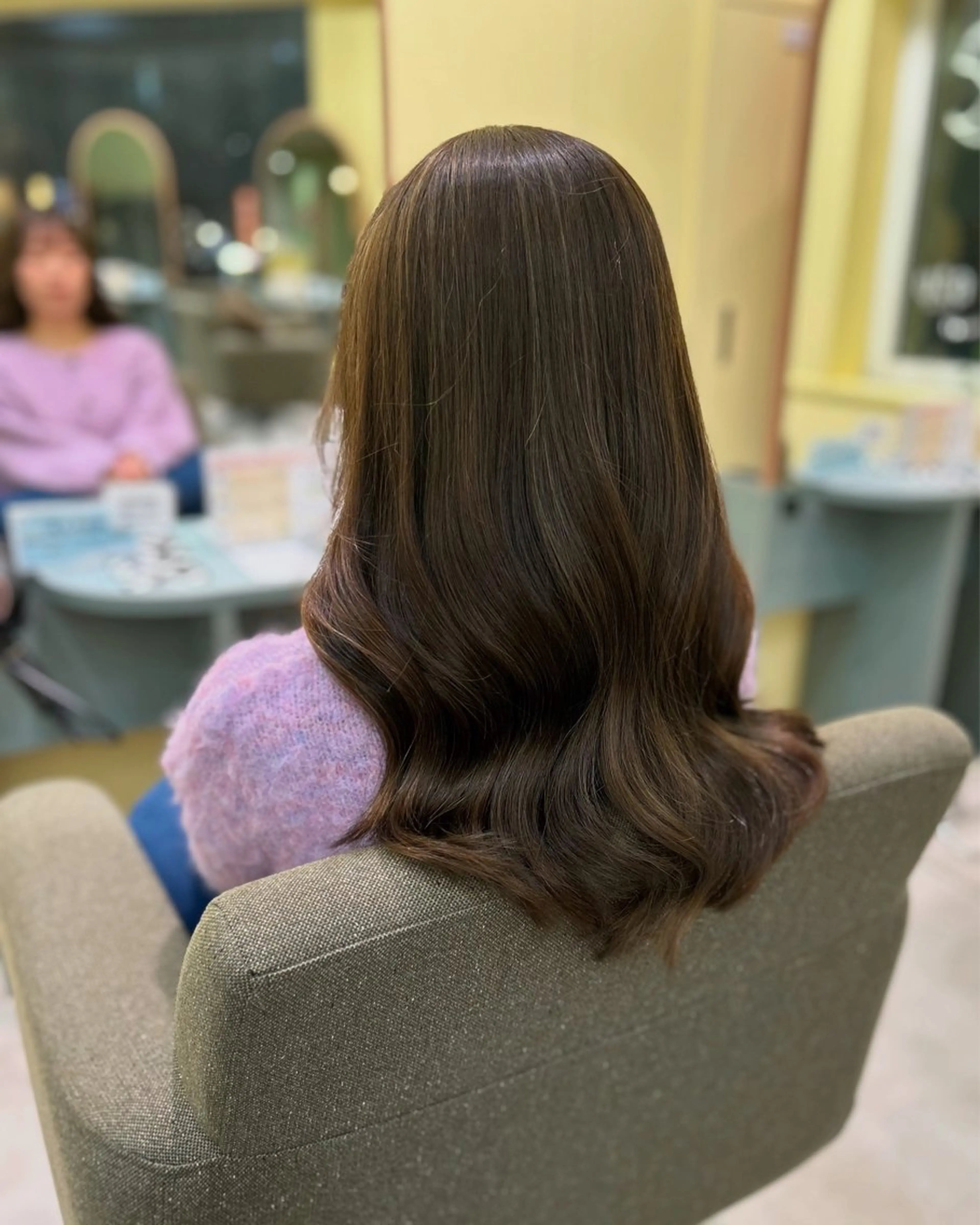 カラー グレージュ 一條 乃亜のヘアスタイル