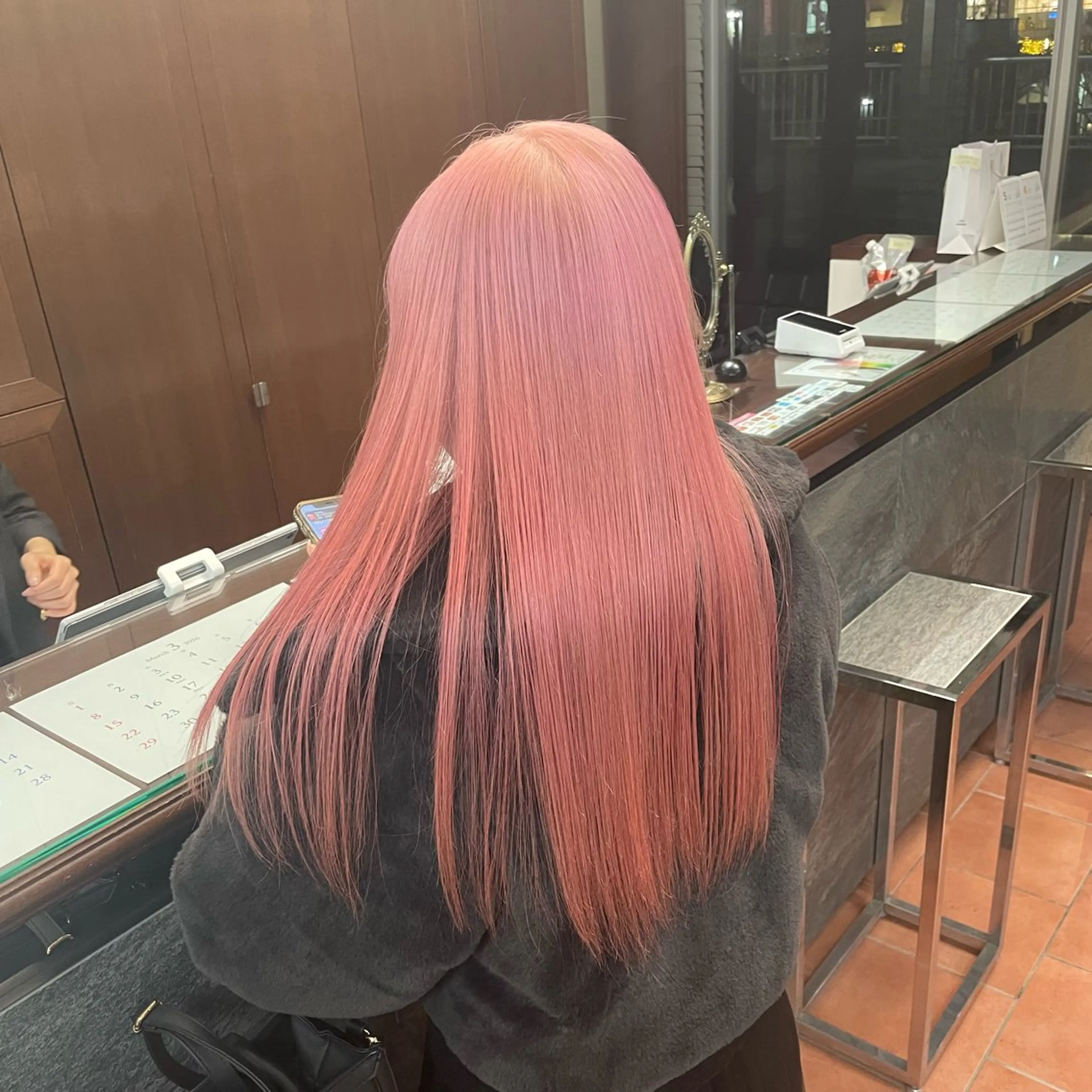 ロング カット ヘアカラー トリートメント ⭐️韓国ブリーチ 顔周りカット⭐️のヘアスタイル