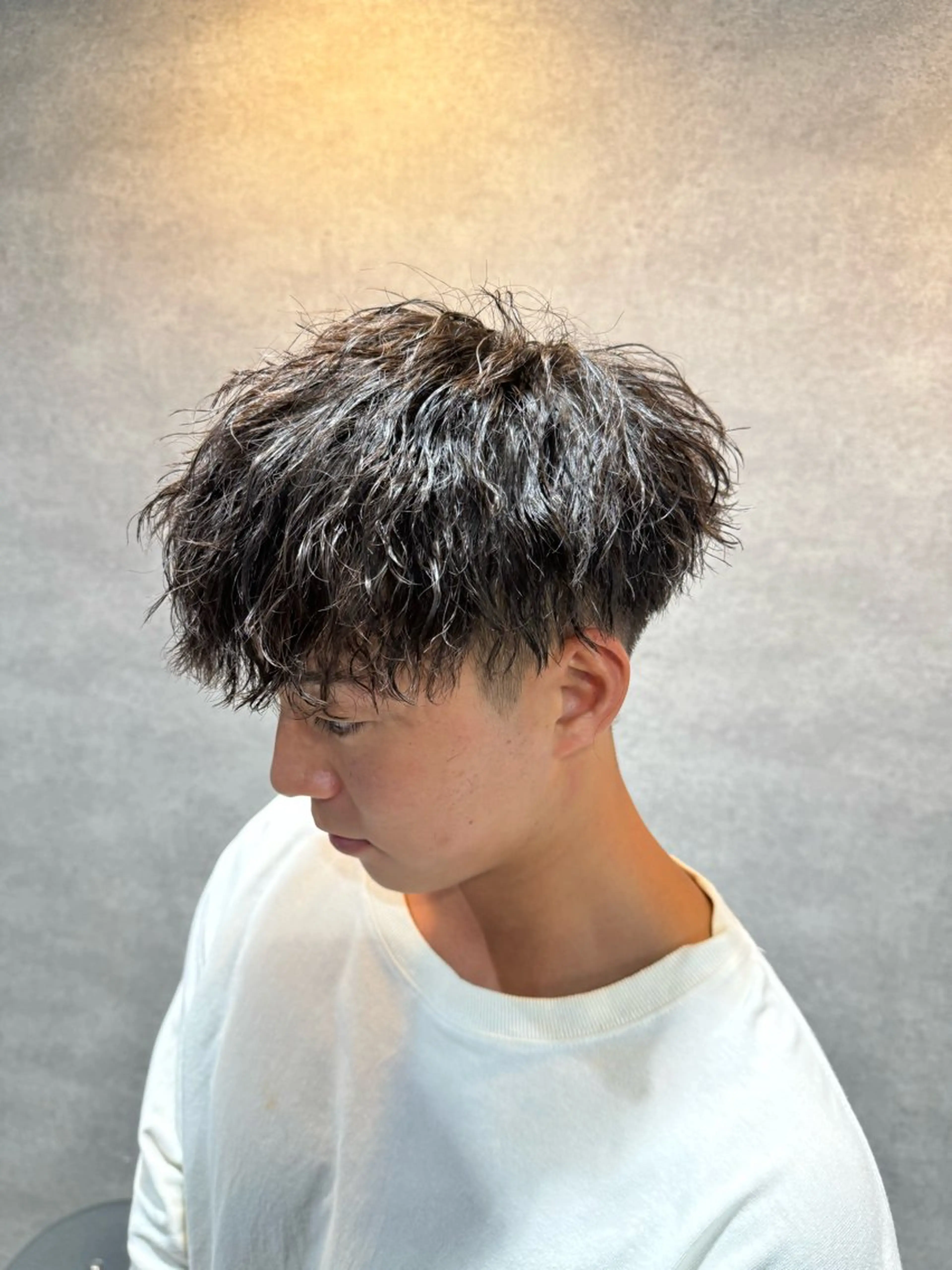 ショート カラー パーマ ヘアアレンジ メンズ センターパート メンズハイライト メンズメッシュ マッシュ メンズパーマ カット パーマ トリートメント ヘッドスパ ヘアセット 仕上がり満足度No. 1🔥BLUCK🔥のヘアスタイル