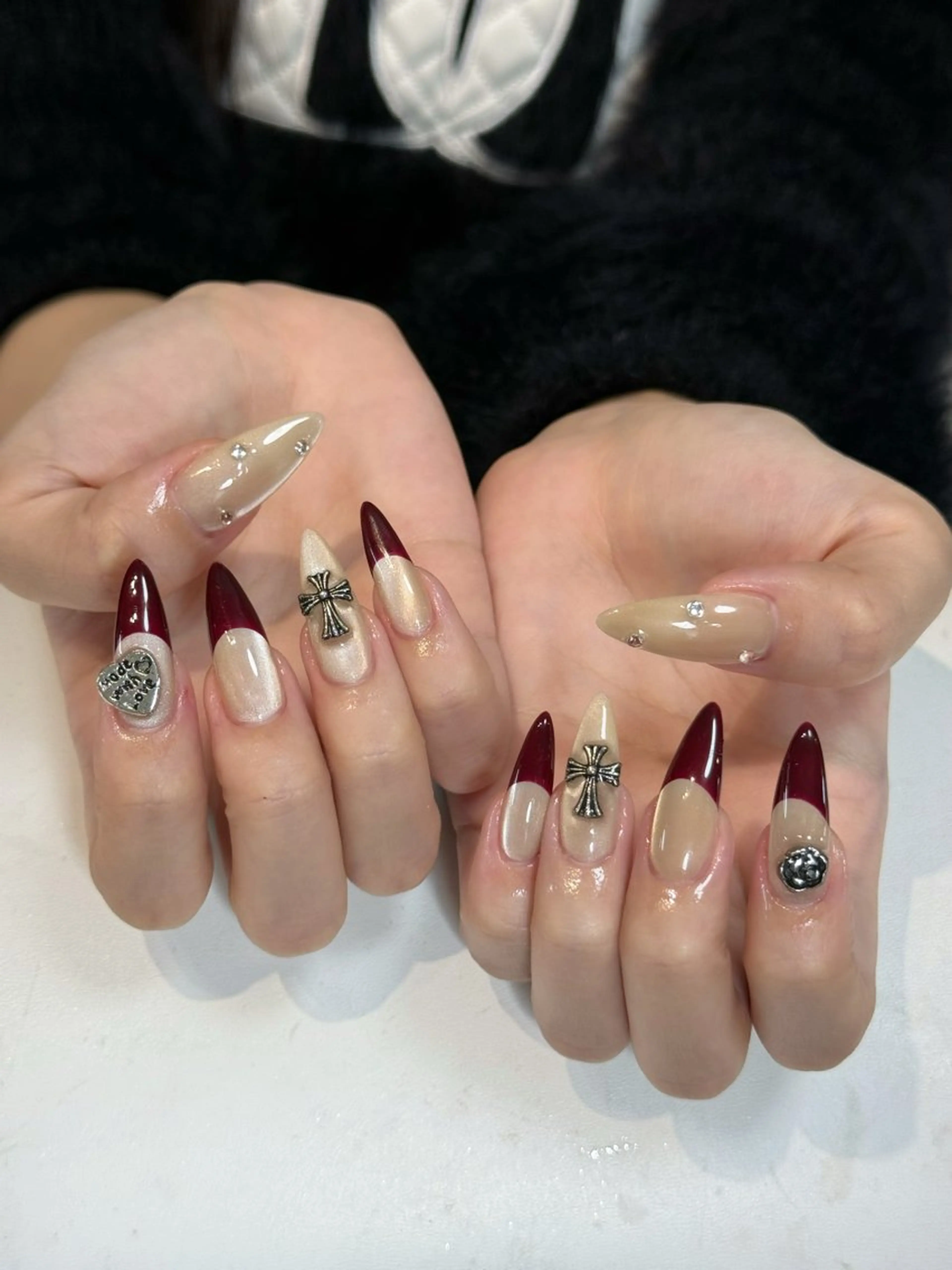 ネイル ボルドー ブラウン チークネイル ドット フットネイル Julli NailStudioのネイルデザイン