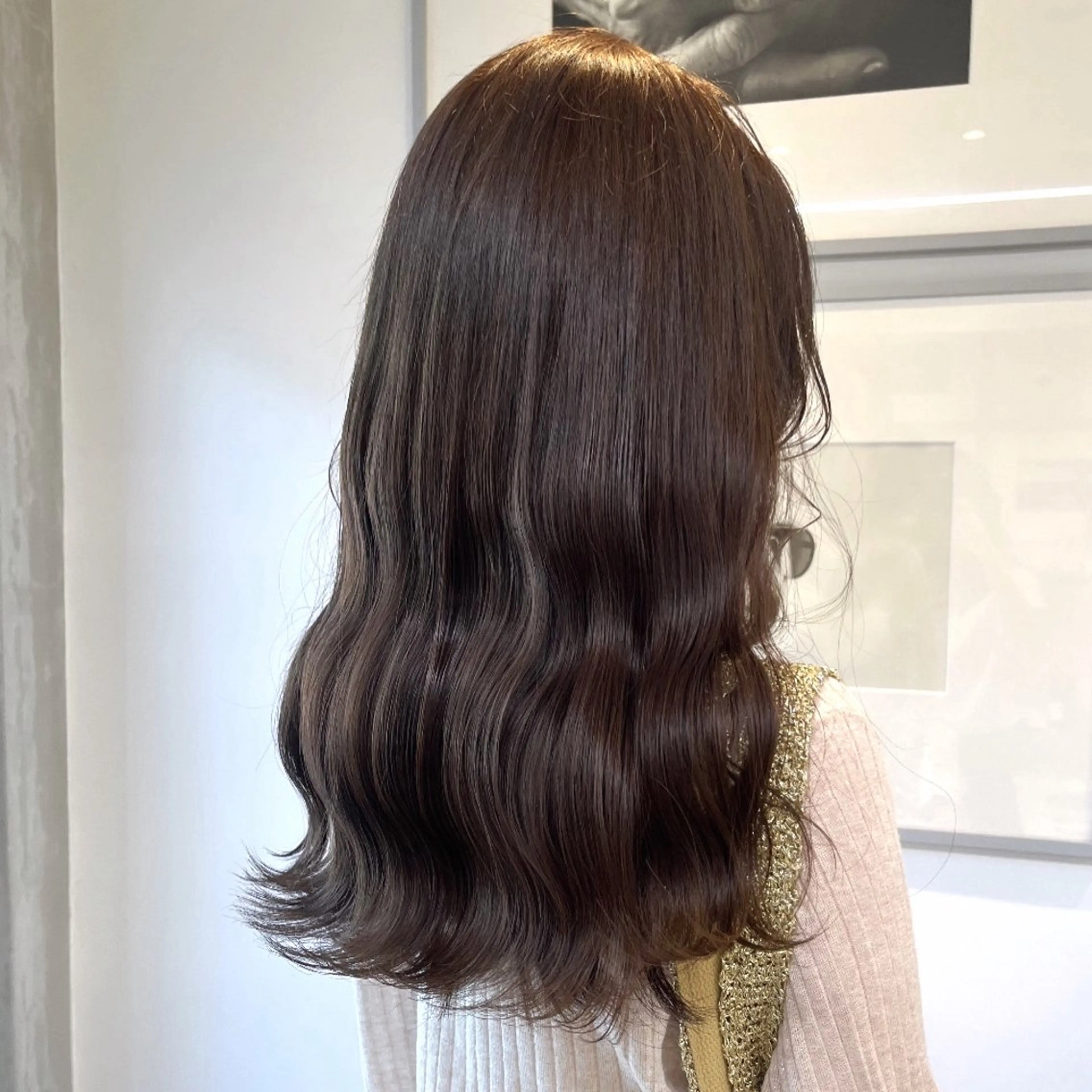 セミロング カラー ベージュカラー ブラウンカラー ブラウンベージュ 透明感カラー フォギーベージュ カット ヘアカラー トリートメント ヘッドスパ ヘアセット カジュアルを女っぽく 𝗮𝘆𝗮𝗰𝗼のヘアスタイル