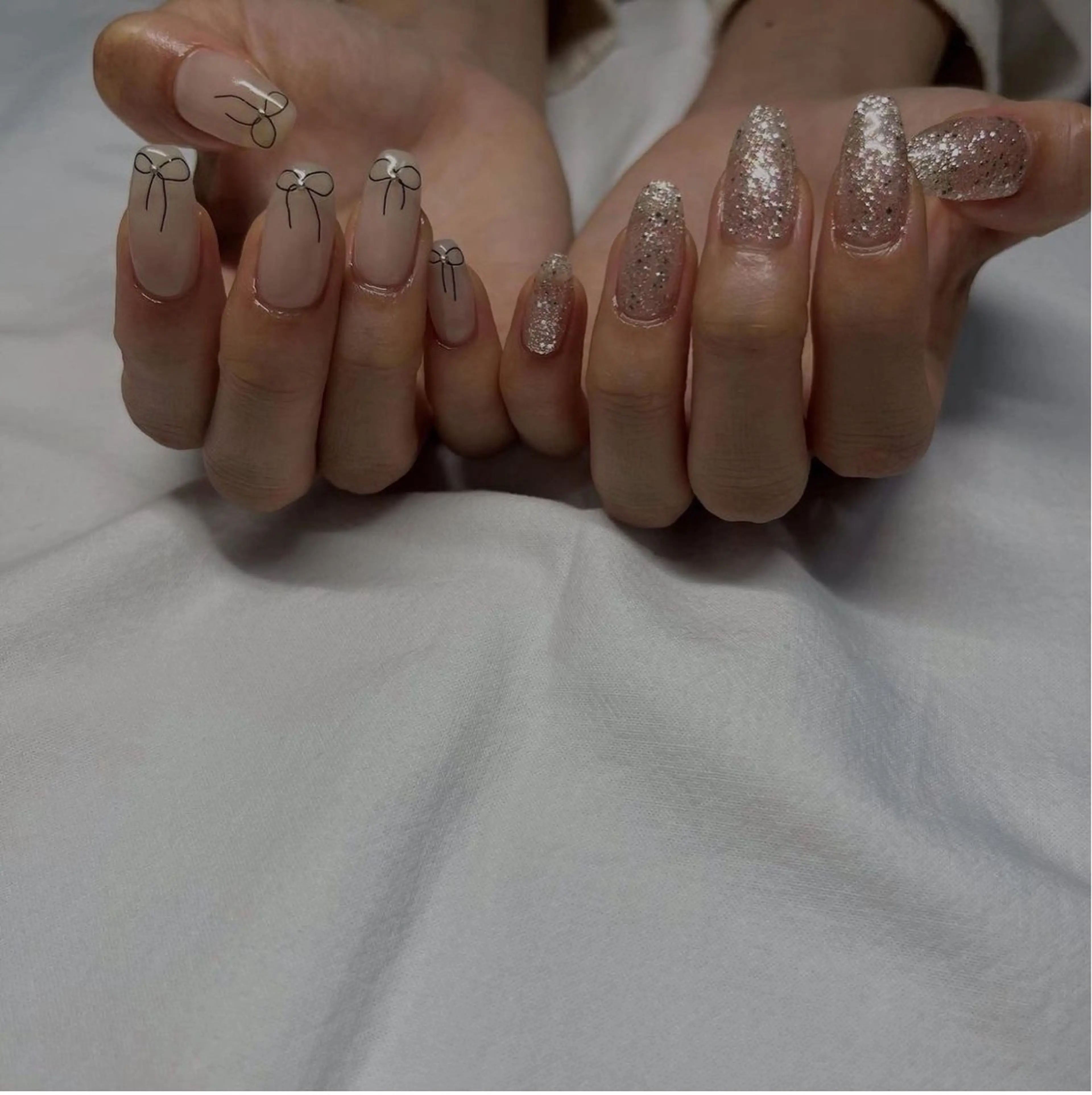 ネイル 氷ネイル・うるうるネイル ラメ(グリッター) ニュアンスネイル リボン 冬ネイル &. momoのネイルデザイン