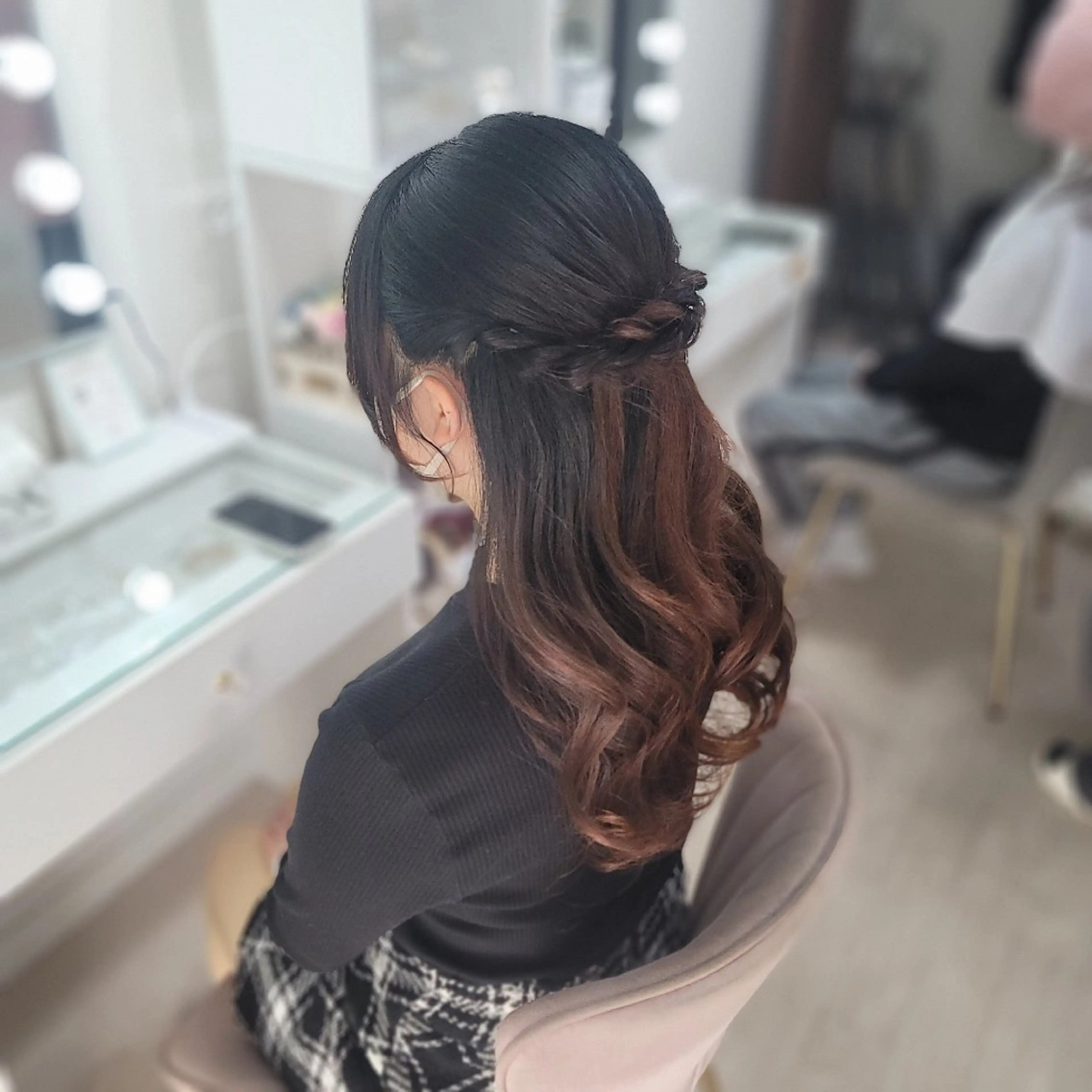 ロング ヘアアレンジ ハーフアップ ヘアセット 渥美 寿美翔のヘアスタイル