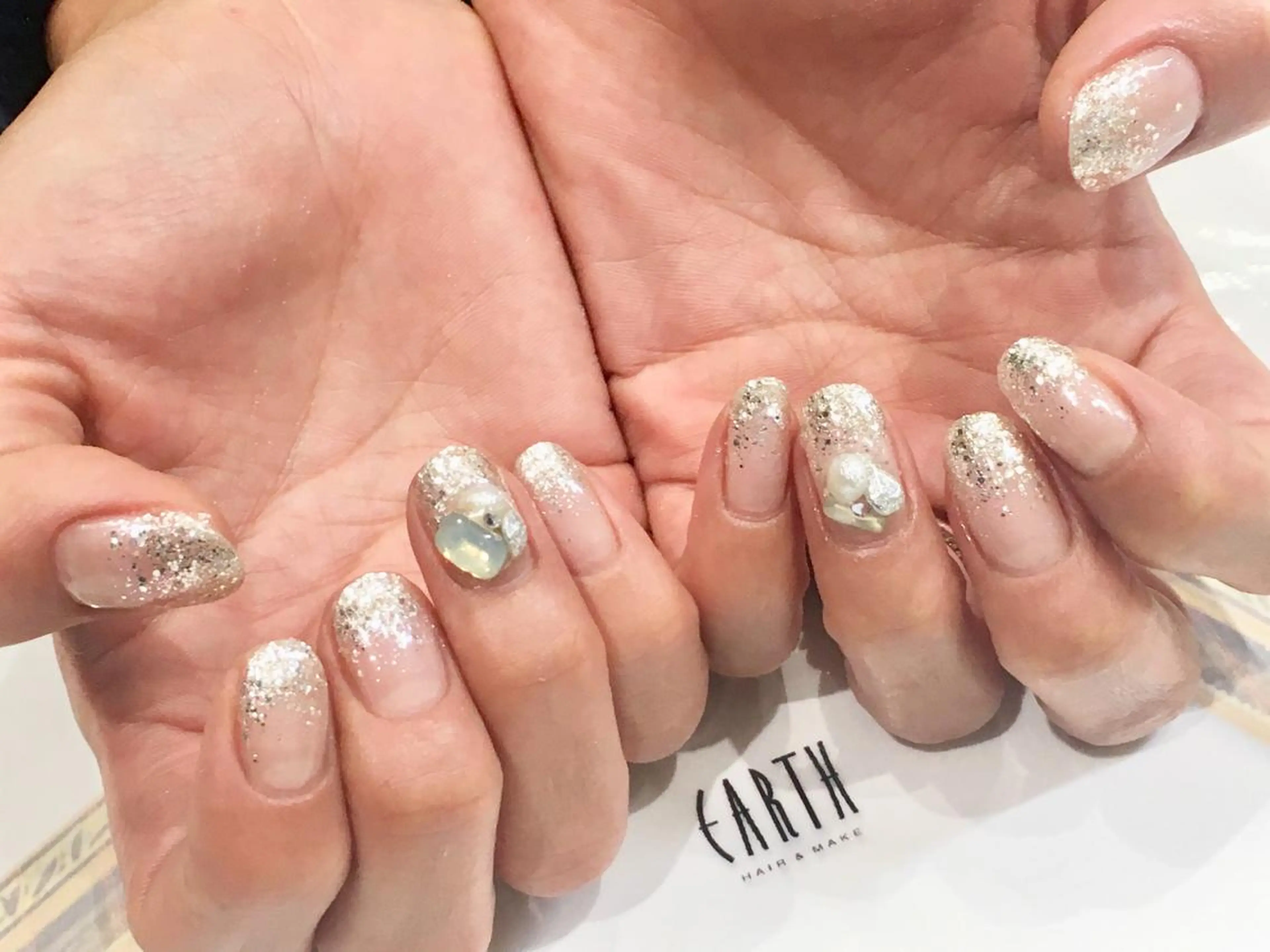 ネイル グラデーション キラキラネイル ラメ(グリッター) ラメグラデーション ストーンネイル 佐藤 まりえのネイルデザイン