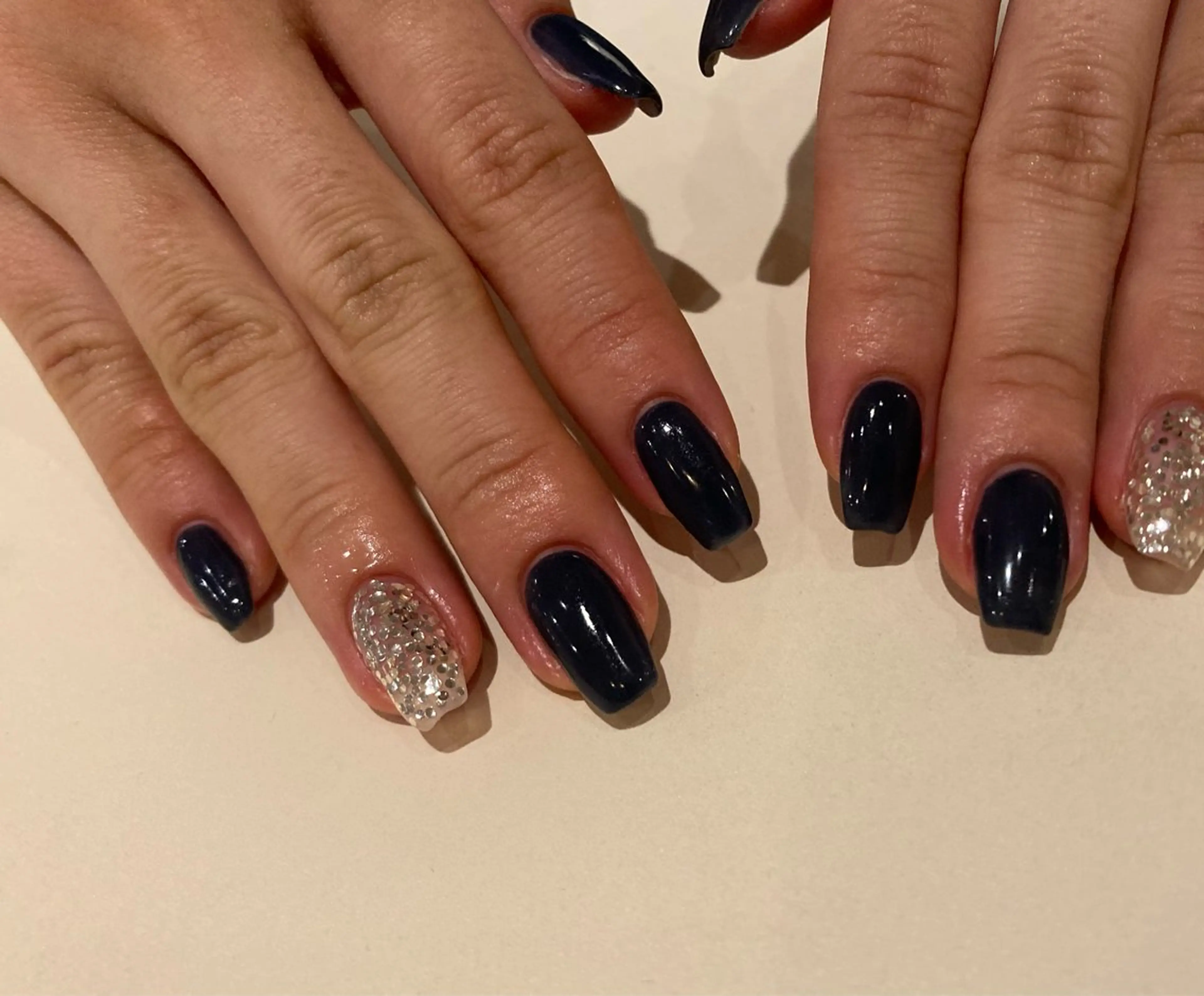 ネイル ネイビー ハンドネイル Yarm As Etelのネイルデザイン