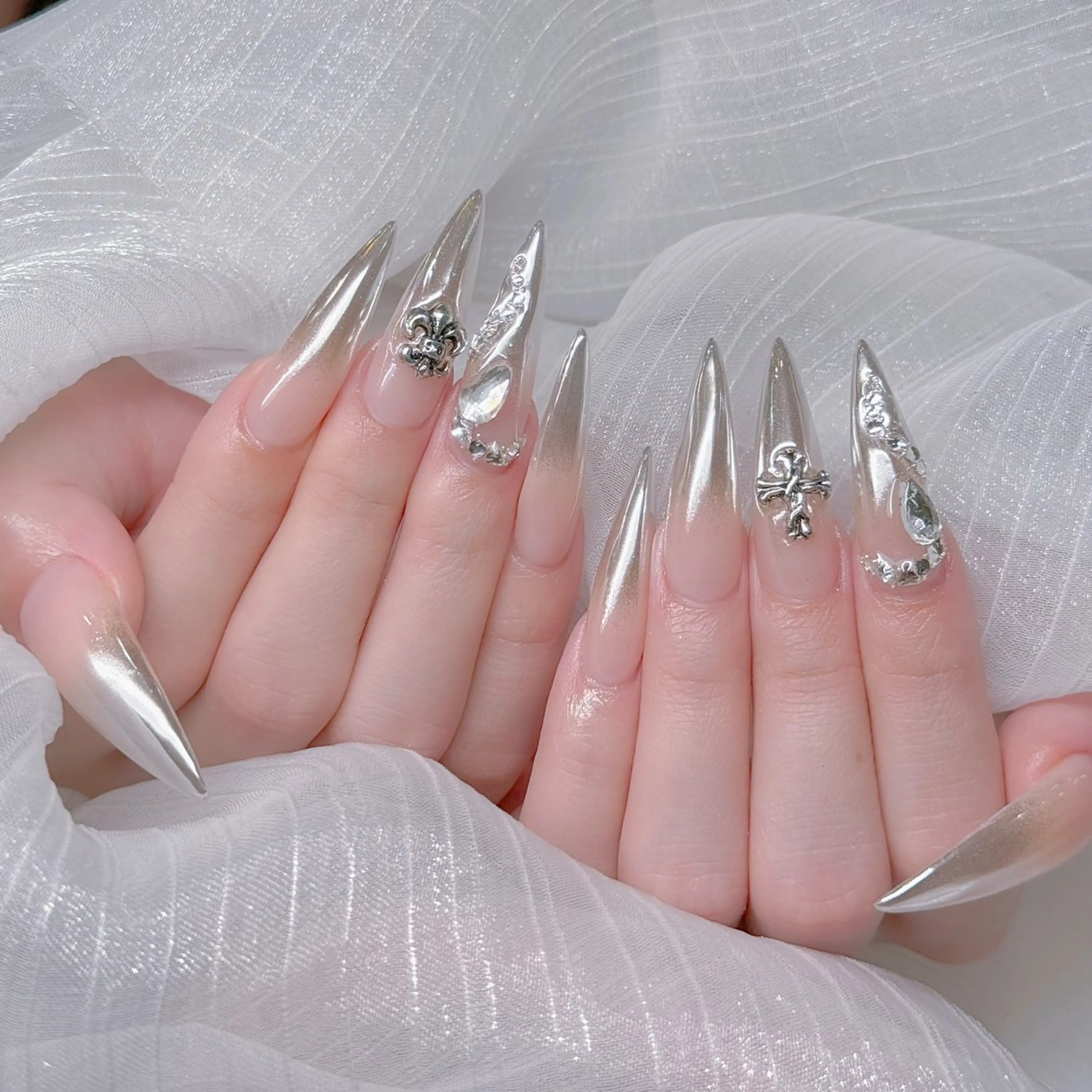 ネイル チークネイル フレンチネイル 韓国ネイル マグネットネイル ミラーネイル ハンドネイル MILO 168 池袋のネイルデザイン