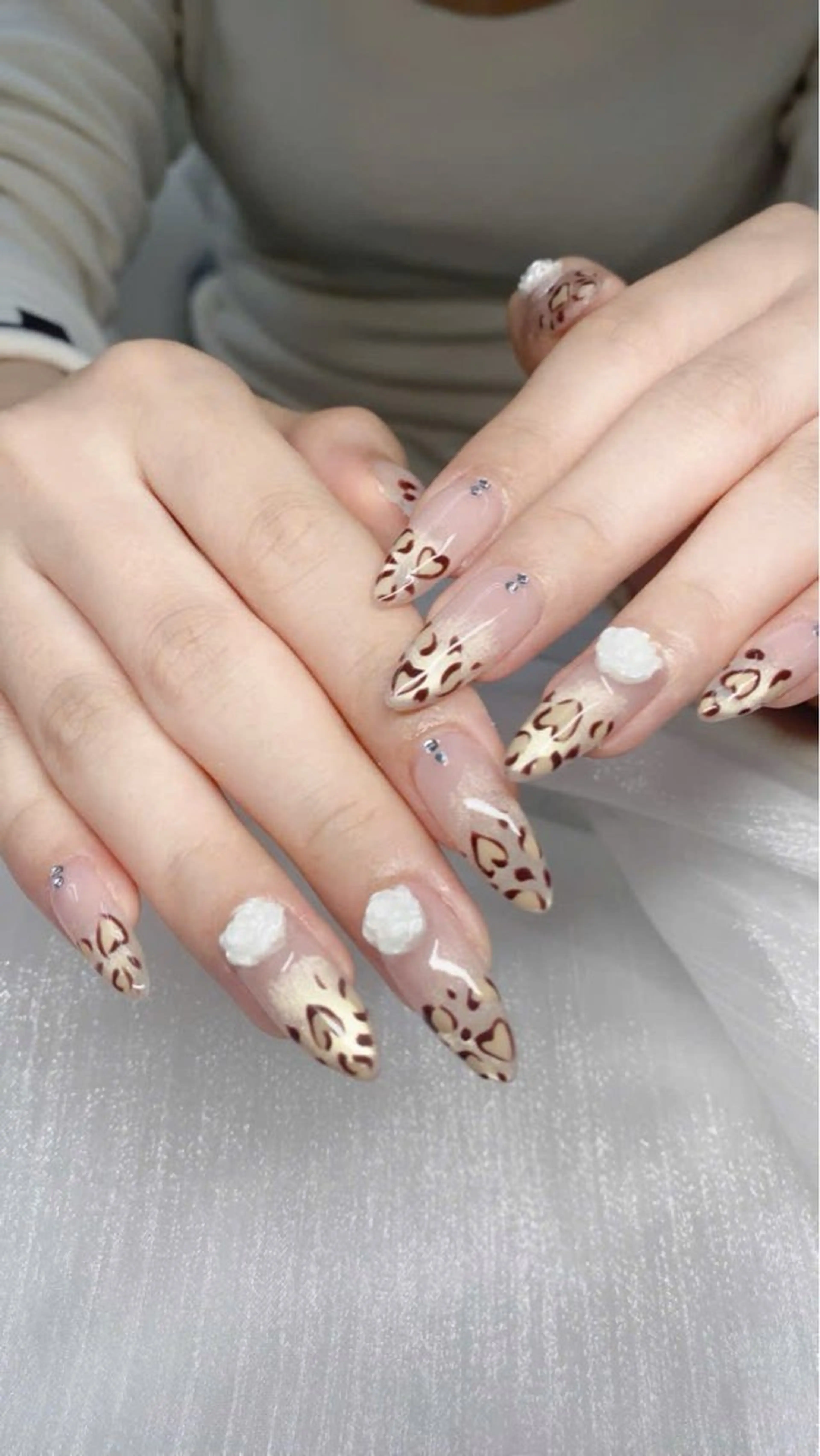 ネイル フレンチネイル グラデーション キラキラネイル 韓国ネイル マグネットネイル ハンドネイル ハンドケア Hara Nail 【パラジェル使用】のネイルデザイン