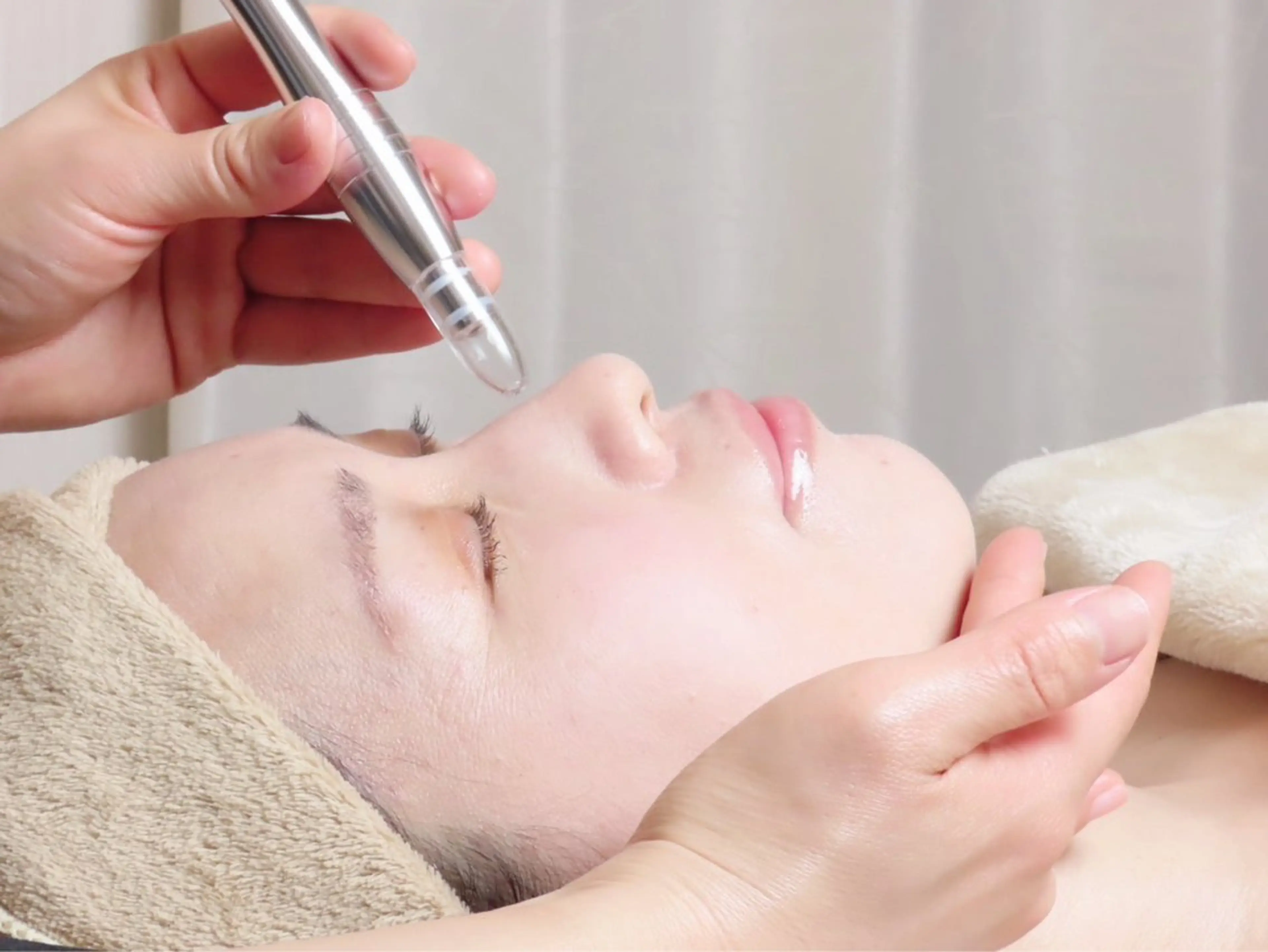 【透明小顔】毛穴洗浄&吸引+小顔コルギ+ +肩首+VC導入+ヘッド+極潤パック60分の写真