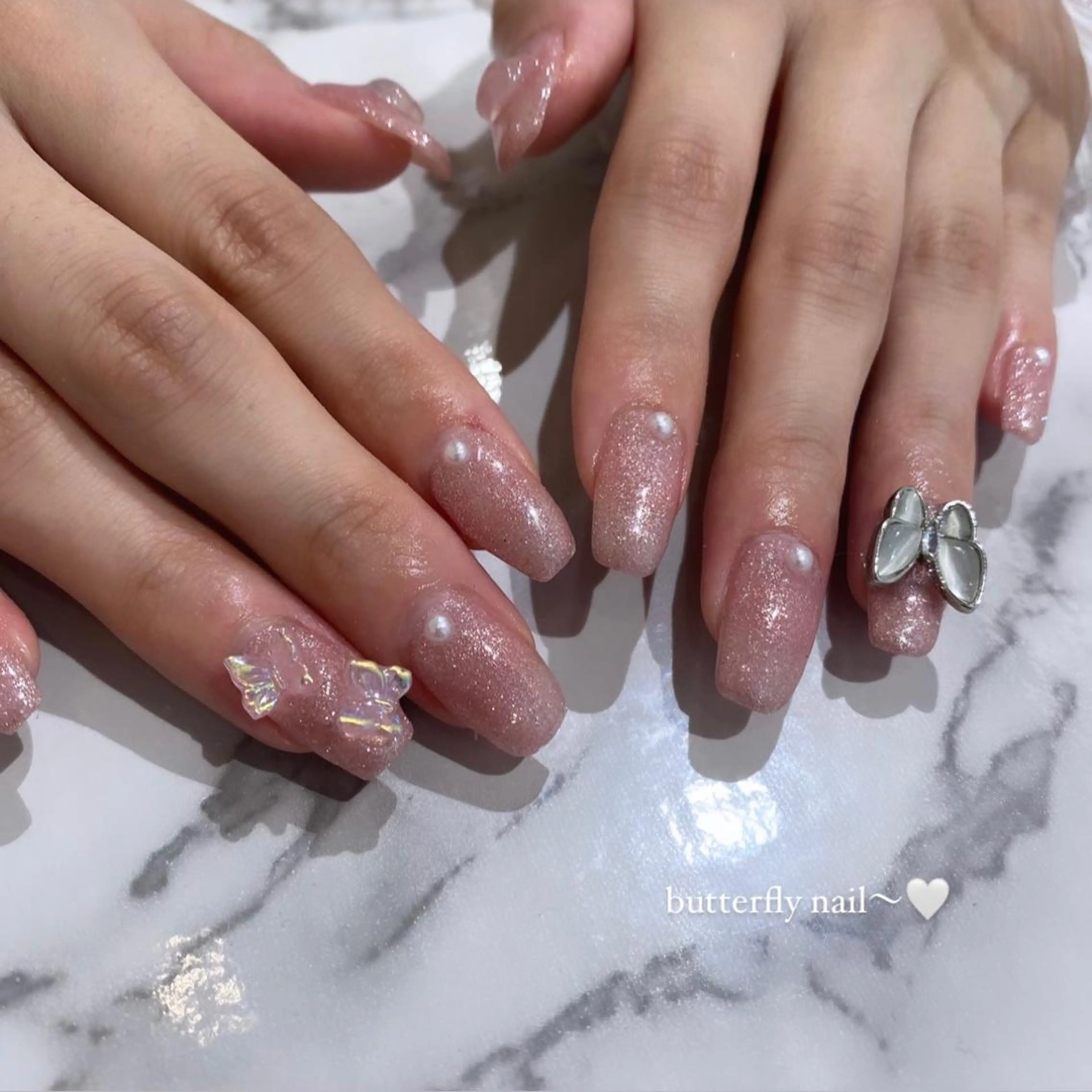 ネイル アートネイル ラメ(グリッター) PLATINUM   DOLL【プラチナムドール】所属・ひろこ eyelist🎀のマツエク・マツパデザイン