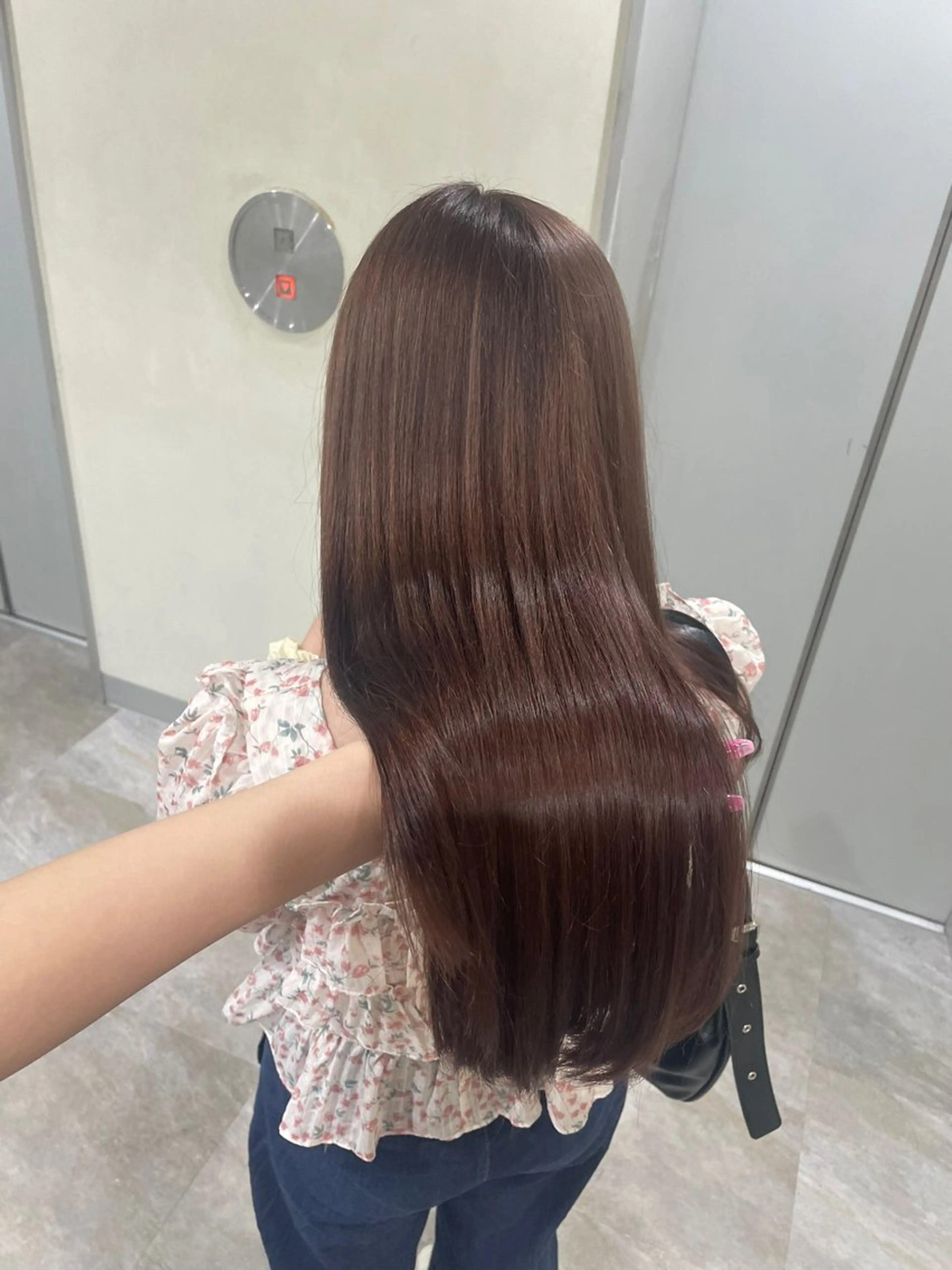 ロング 菜々🫧新宿 透明感ケアブリーチのヘアスタイル