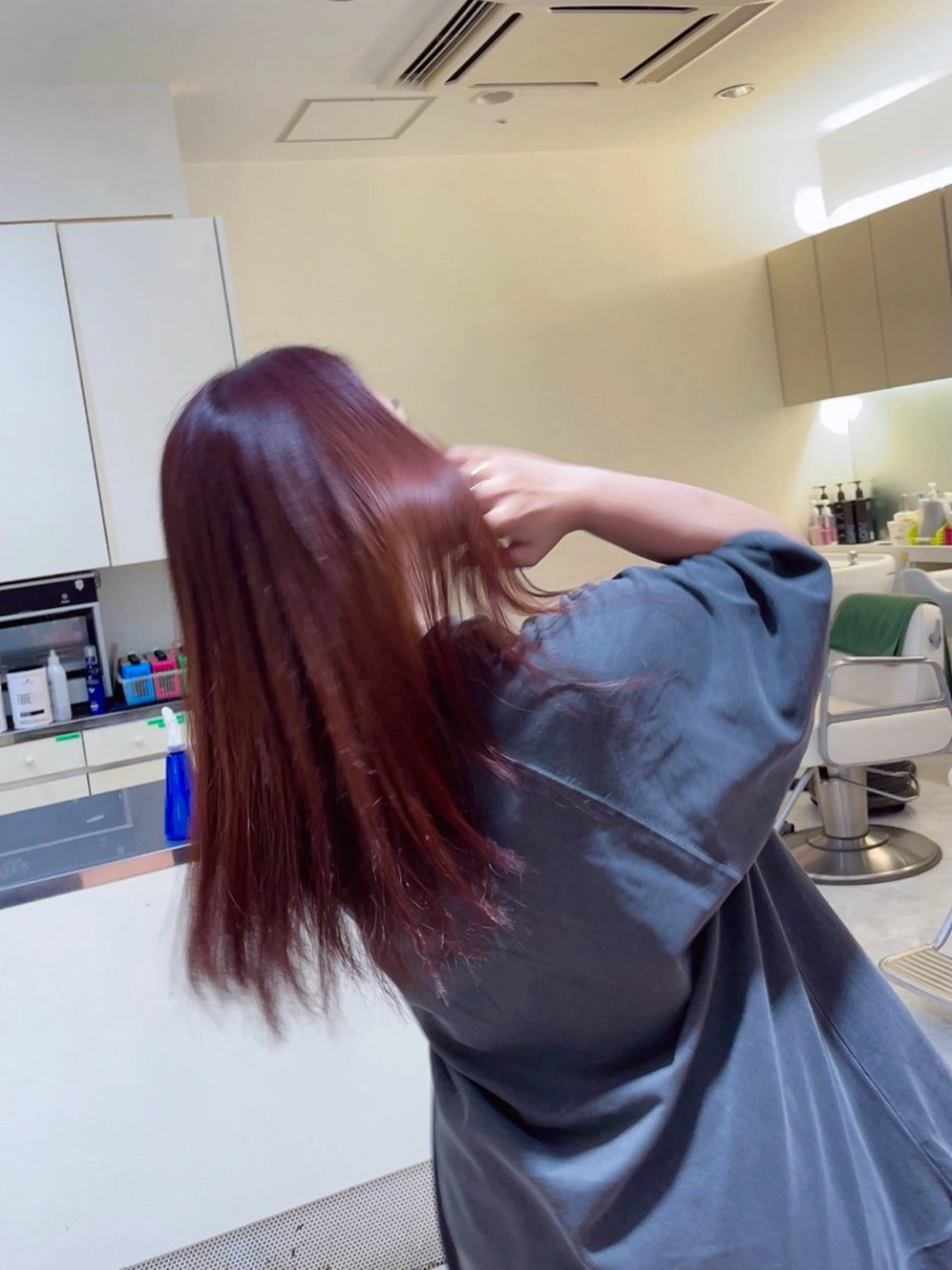 ロング カラー ブリーチ ブリーチなしカラー レッドカラー レイヤーカット ヘアサロンソシエ所属・コミヤマ ナツキ🪿のヘアスタイル