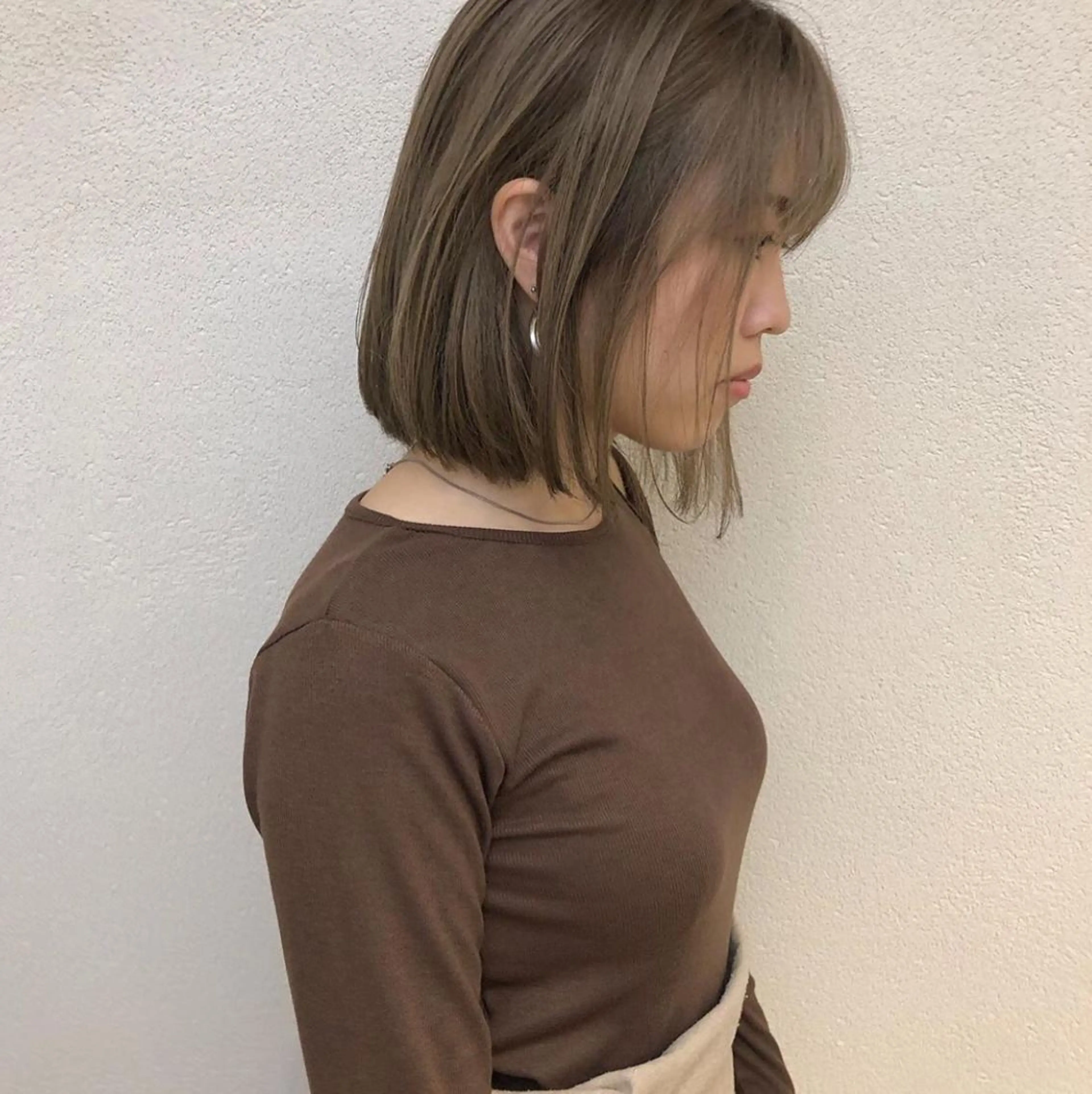 ミディアム カラー ベージュカラー ハイトーンカラー ハイトーンベージュ H梅田 / 811 堀本菜奈のヘアスタイル