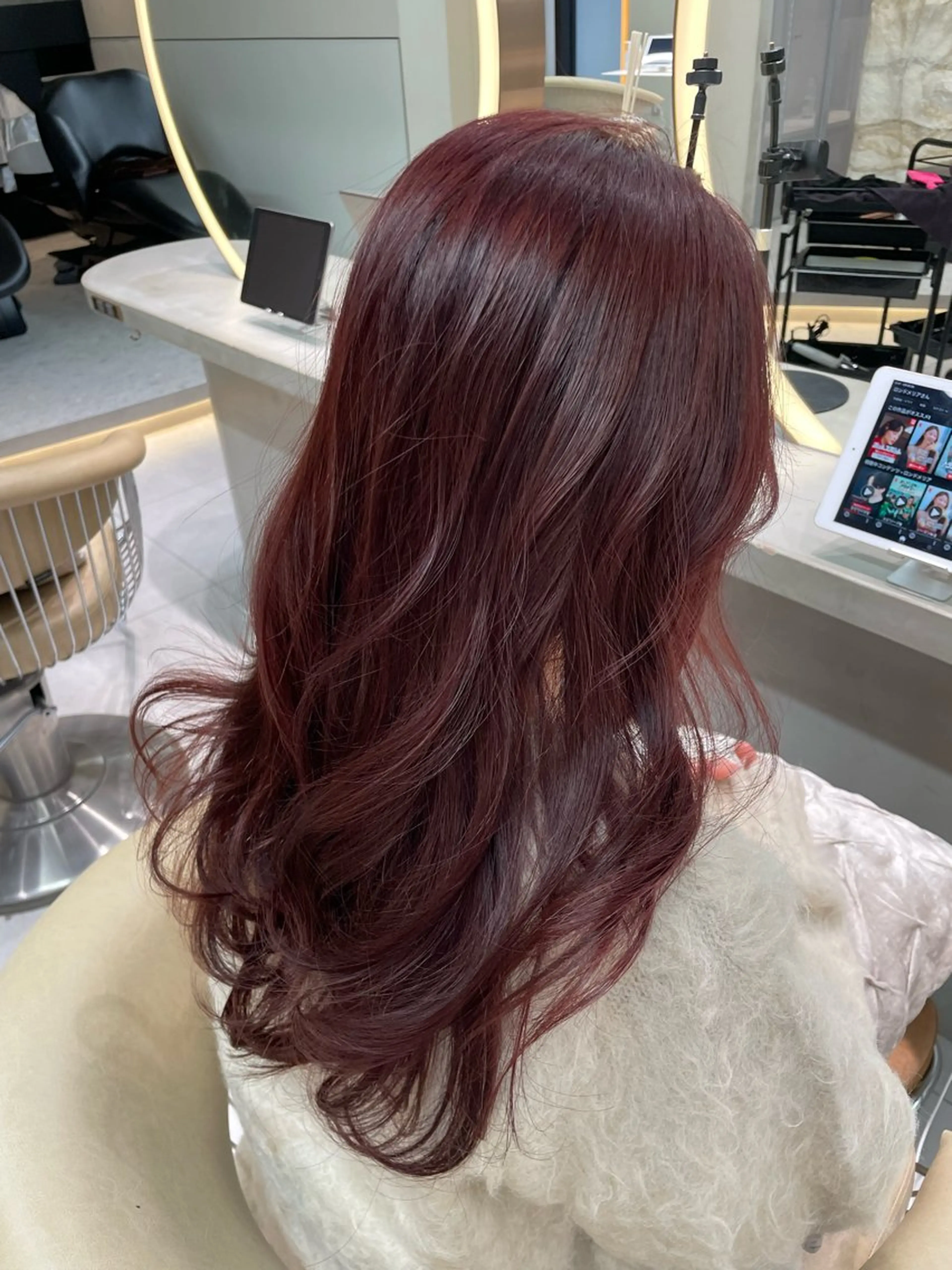 ロング カラー ヘアカラー shion 透明感カラーのヘアスタイル