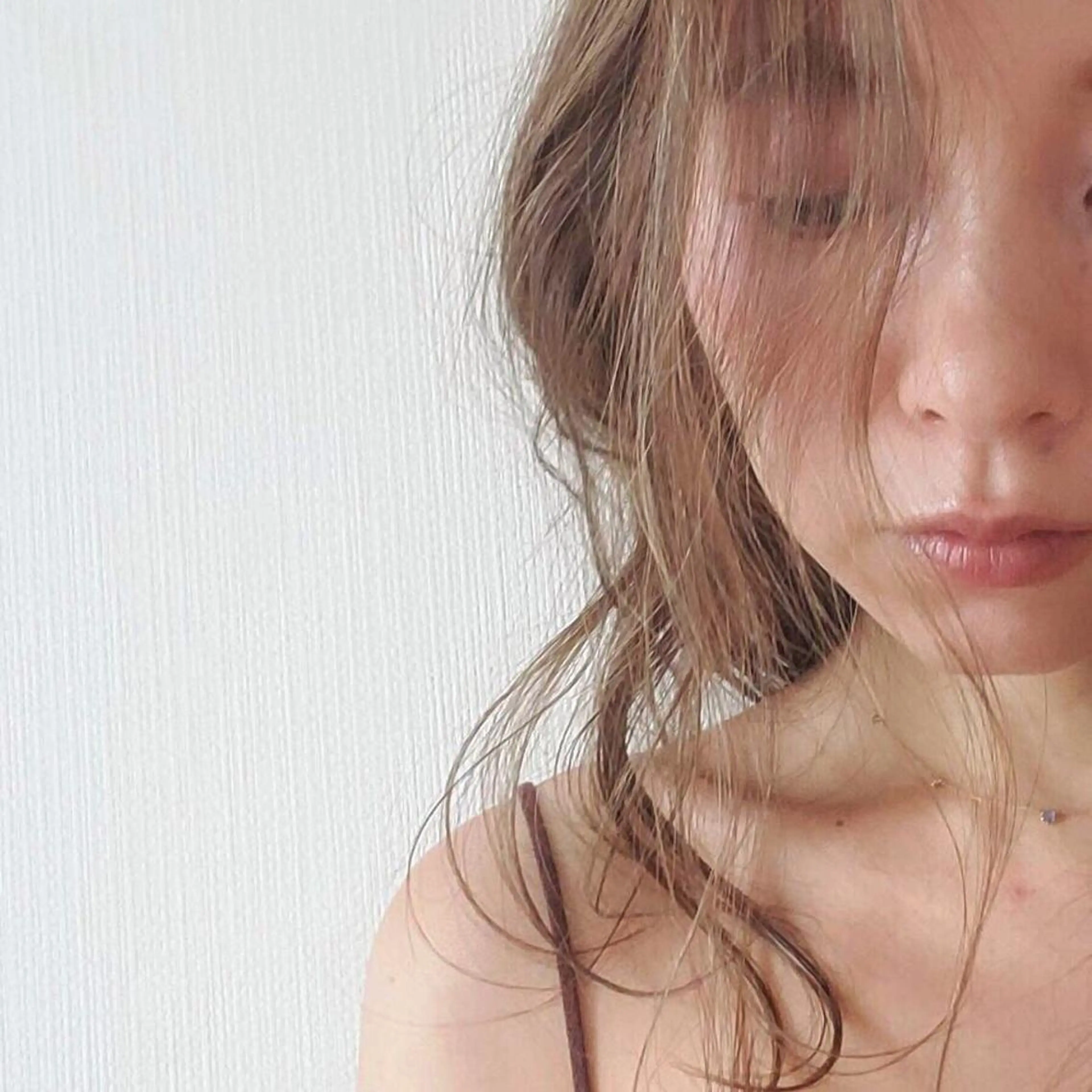 セミロング カラー ベージュカラー 透明感カラー ハイトーンカラー ハイトーンベージュ luve heart's And Be  minamisemba所属・脇坂 佳世の眉毛・アイブロウイメージ