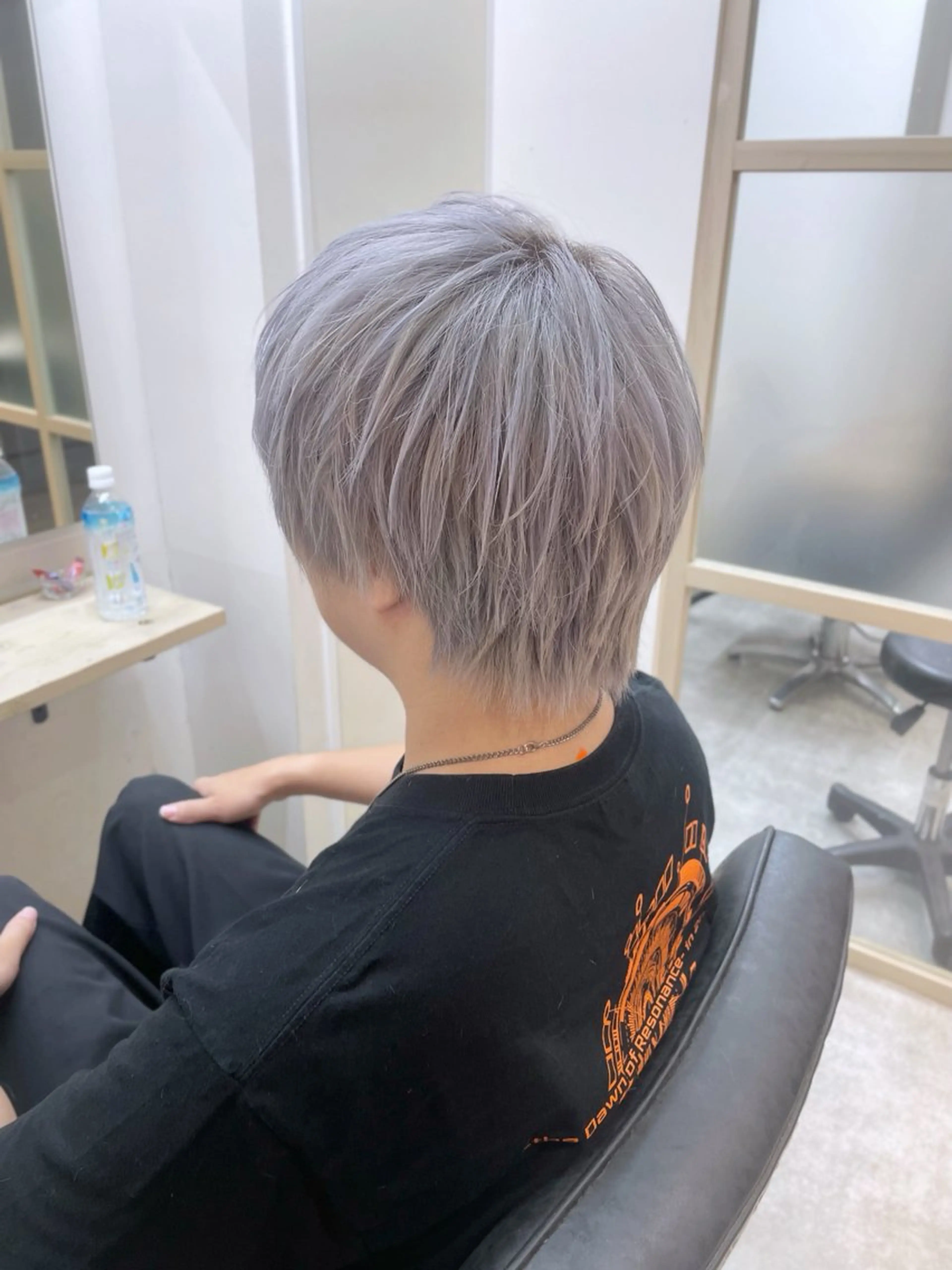 ミディアム カラー メンズ メンズブリーチ メンズハイトーン ブリーチ ハイトーンカラー シルバー カット ヘアカラー トリートメント EMANON新宿南口所属・🦄ケアブリーチ・ ウルフ・レイヤー🦄のヘアスタイル