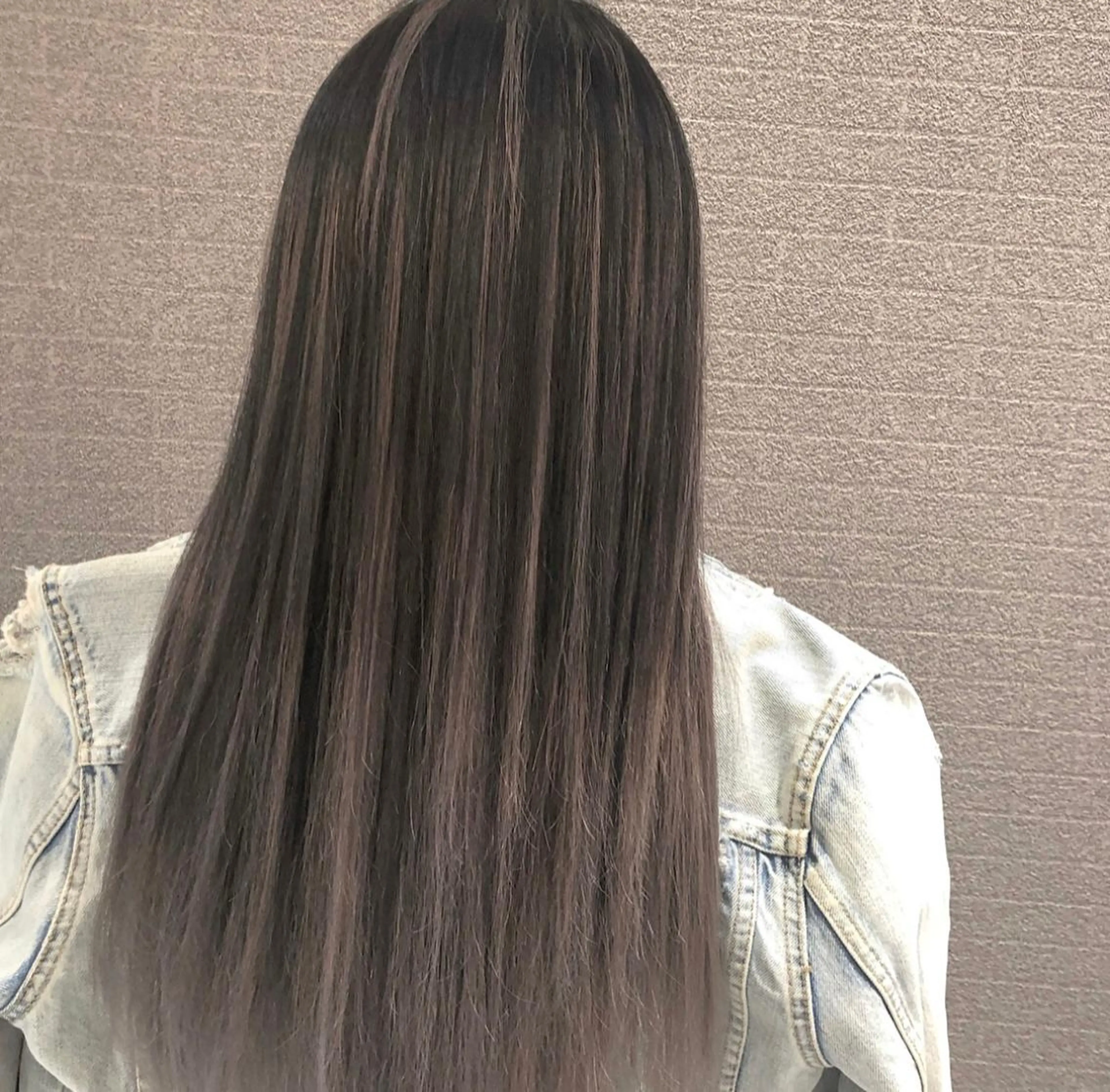 ミディアム カラー ヘアアレンジ バレイヤージュ デザインカラー ハイライトカラー ハイライト レイヤーカット アンドウ ユウ/ レイヤーカット/韓国のヘアスタイル