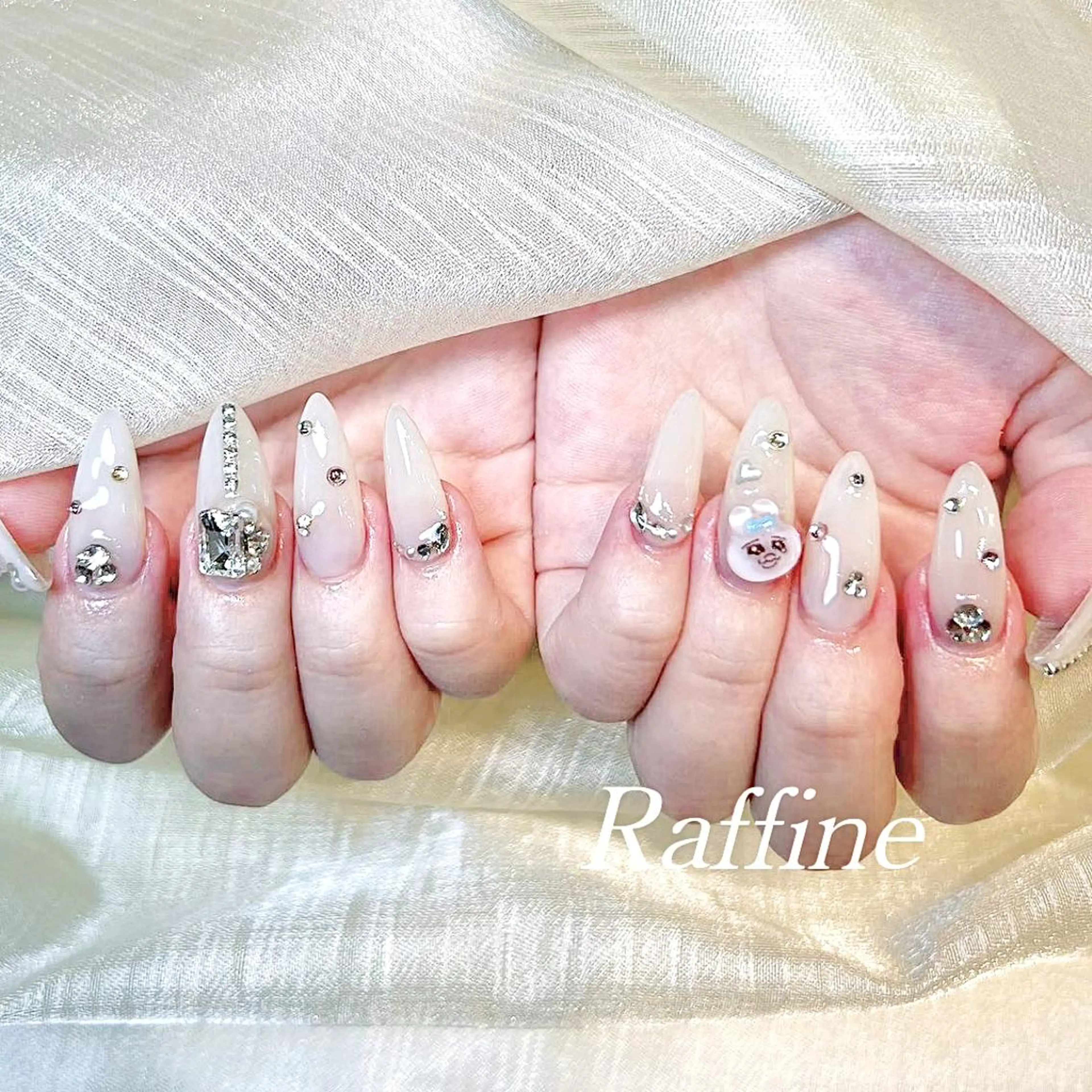 ネイル RAFFINE 月🦋🩵のネイルデザイン