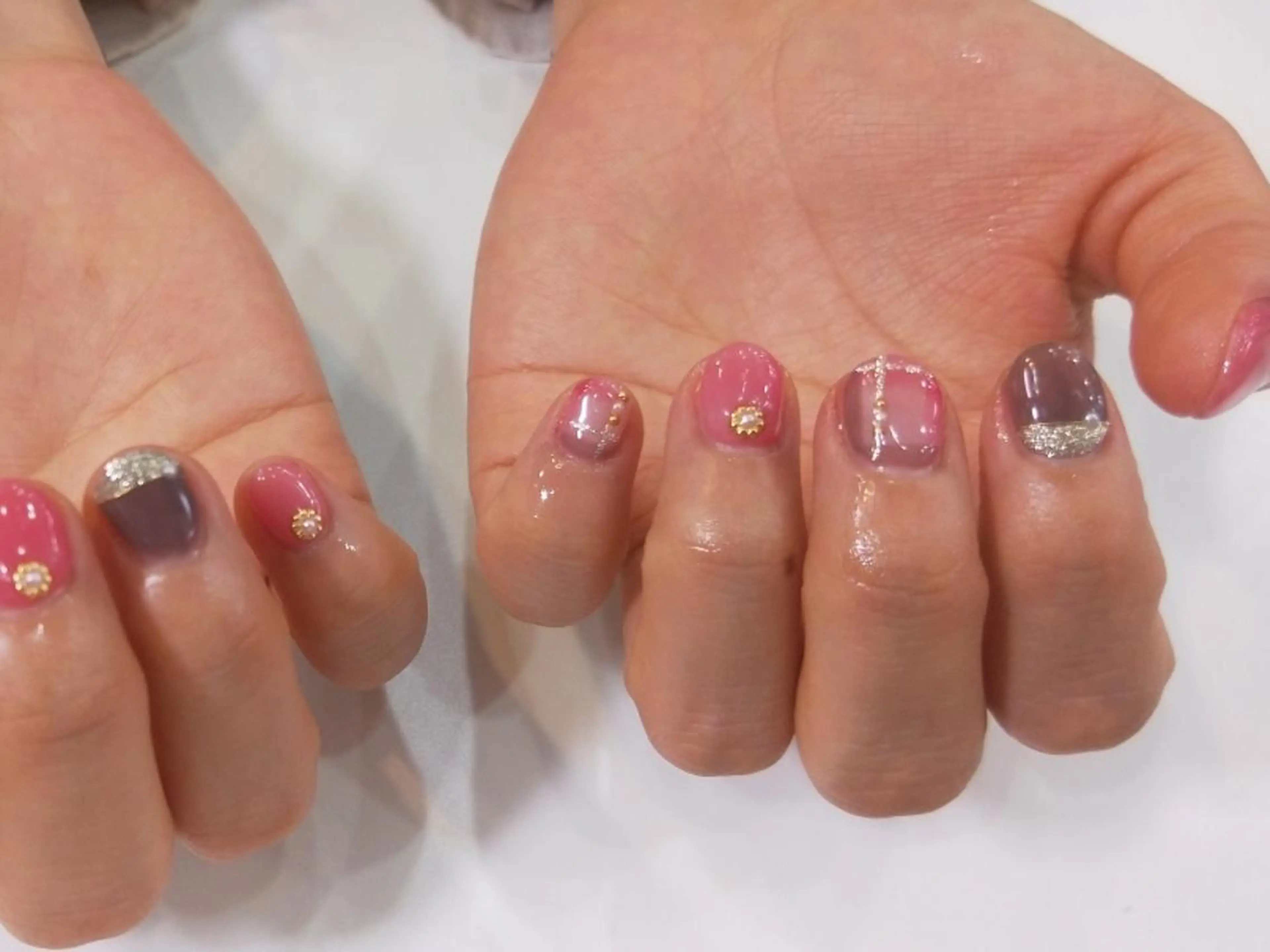 ネイル ハンドネイル ハンドケア R'well所属・はばすみれ🎀ﾈｲﾙ 光ﾌｪｲｼｬﾙ ﾍｱのネイルデザイン