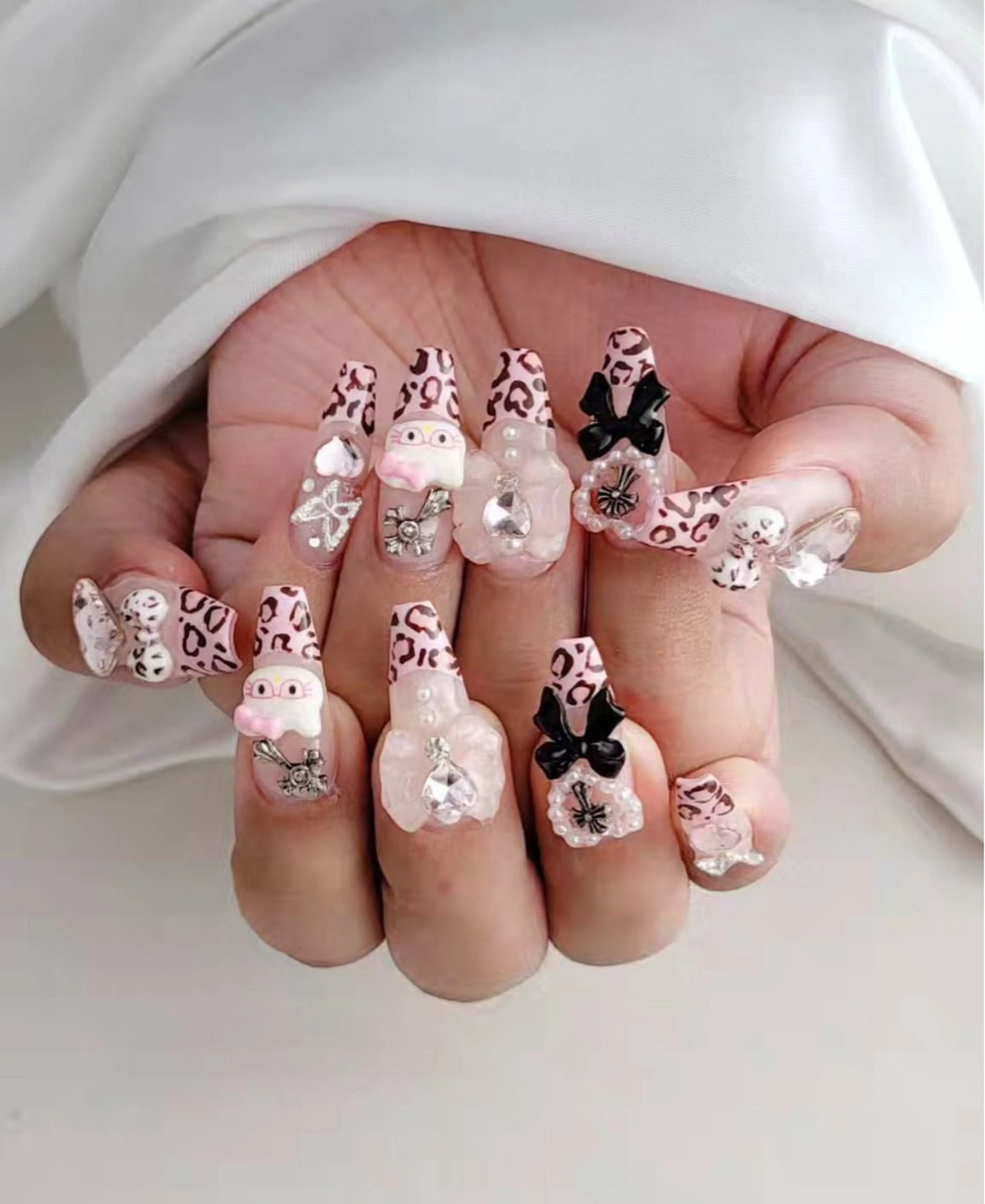 ネイル フラッシュネイル フレンチネイル グラデーション キラキラネイル 韓国ネイル ハンドネイル Lina nail所属・Luna 池袋のネイルデザイン