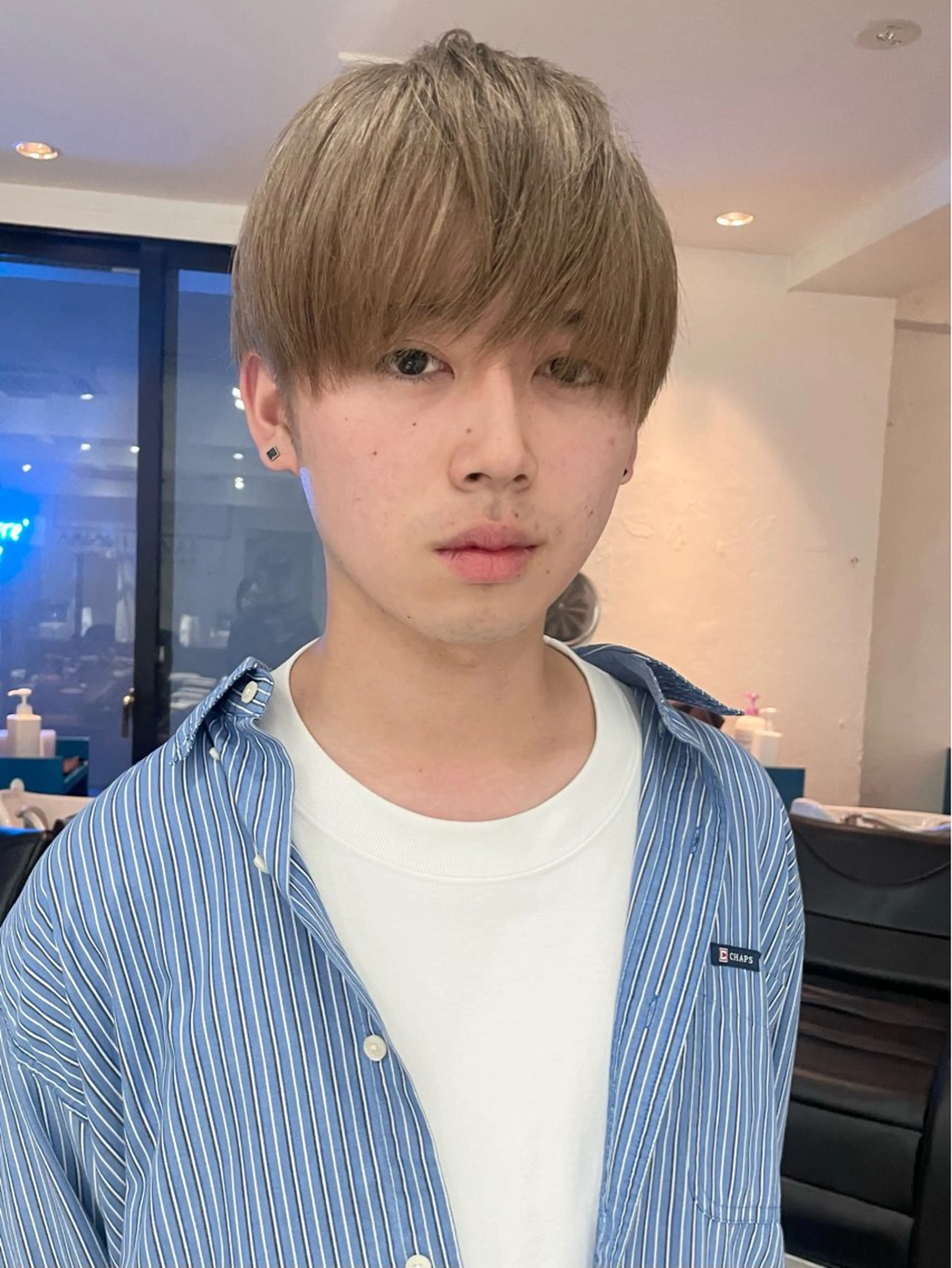 ショート カラー メンズ メンズブリーチ センターパート メンズハイライト メンズハイトーン メンズインナーカラー ヘアカラー トリートメント ヘアセット スパイラルパーマ 🌐hina⭐️のヘアスタイル