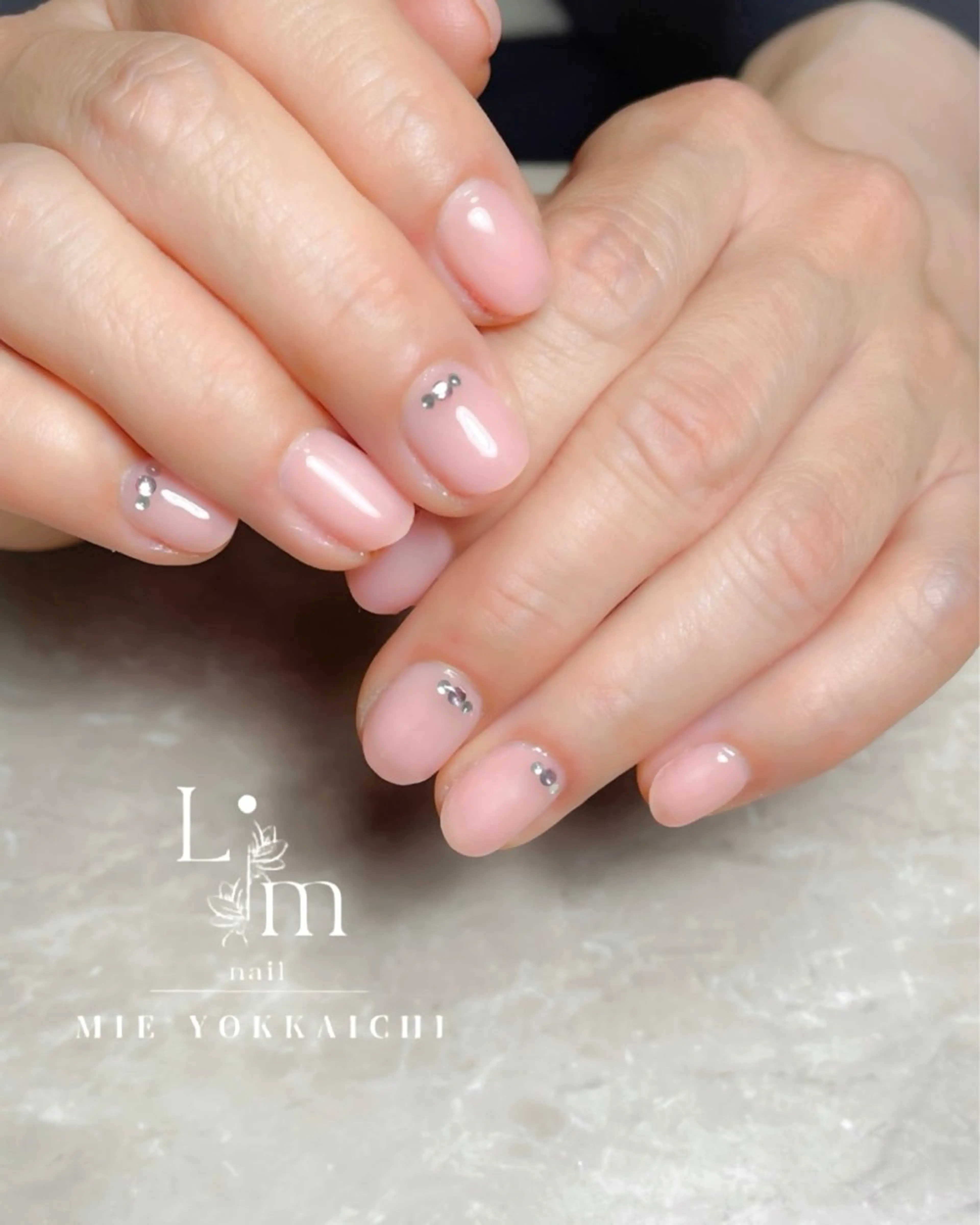 ネイル ワンカラーネイル シンプルネイル ストーンネイル Li.m nail リム ネイルのネイルデザイン