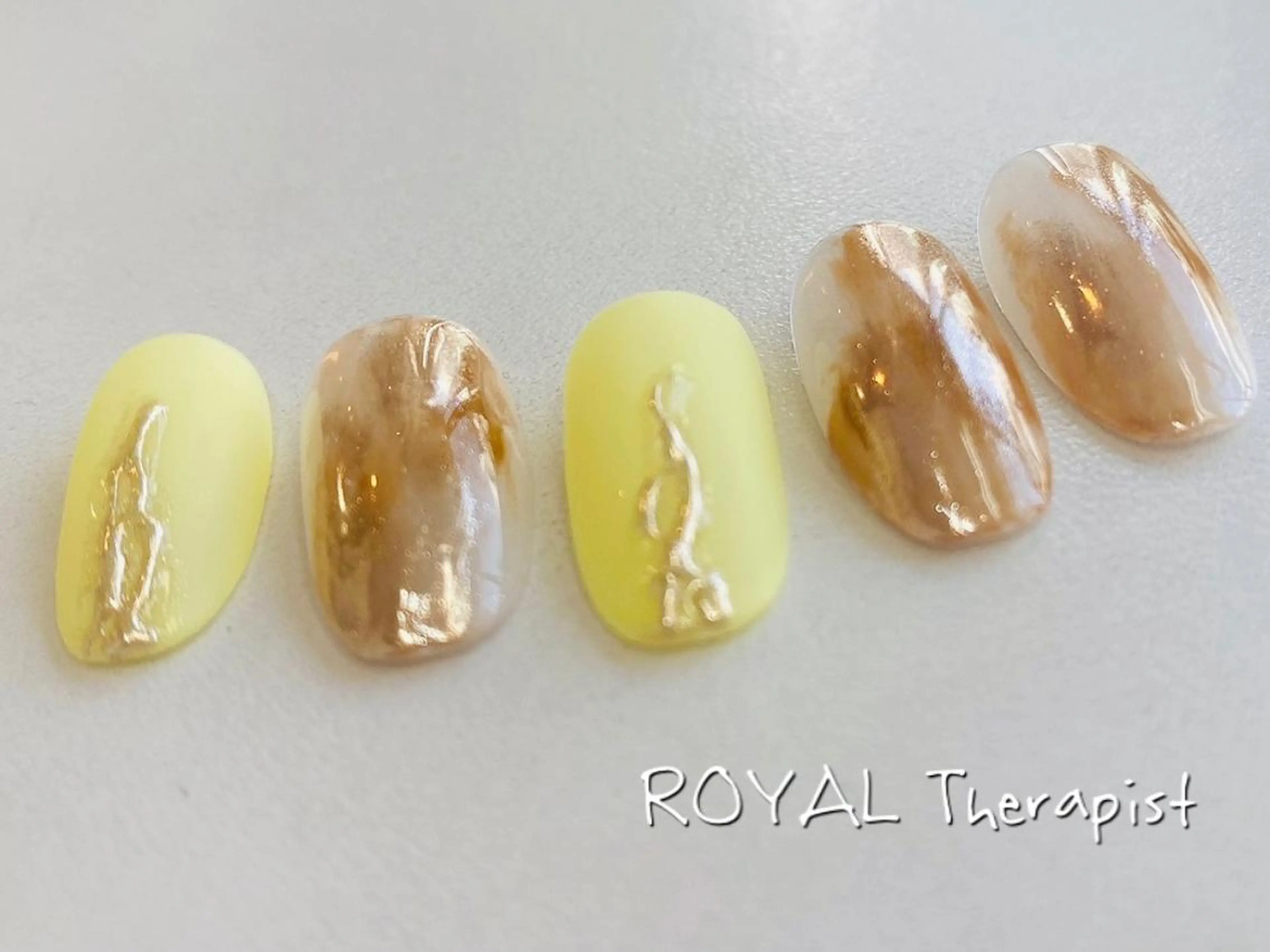 ネイル 【尾下】 ロイヤル•セラピストのネイルデザイン