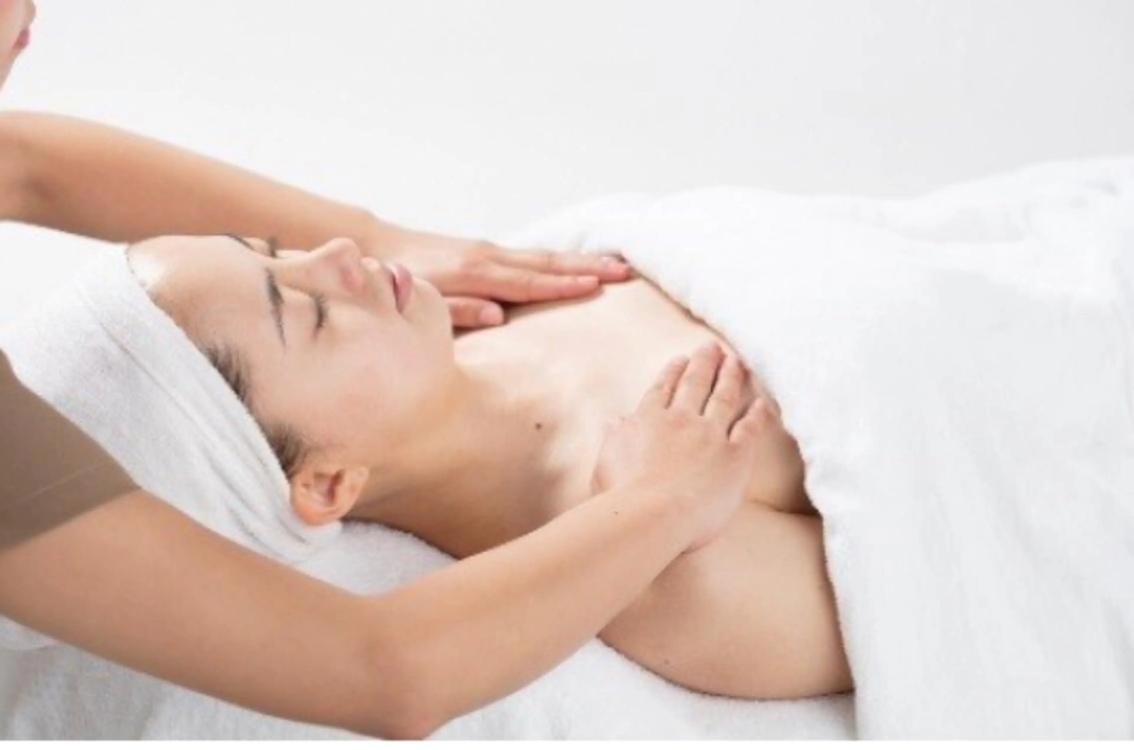 【❄️22日限定❄️】デコルテ・フェイシャルマッサージ+毛穴吸引+超音波エステの写真