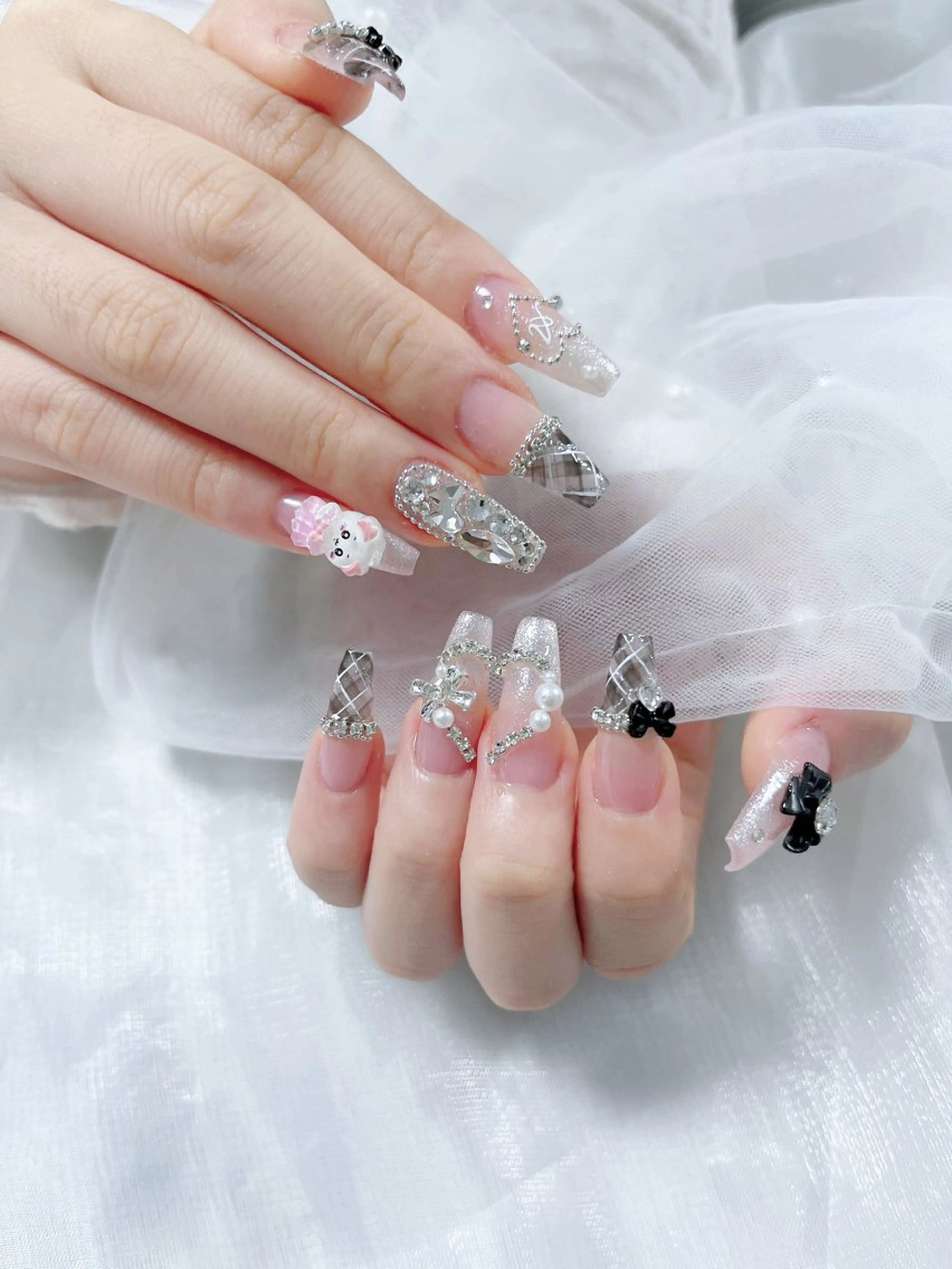 ネイル オーロラネイル クリアネイル フラッシュネイル ジェルネイル グラデーション ハンドネイル Amee Nail Salonのネイルデザイン