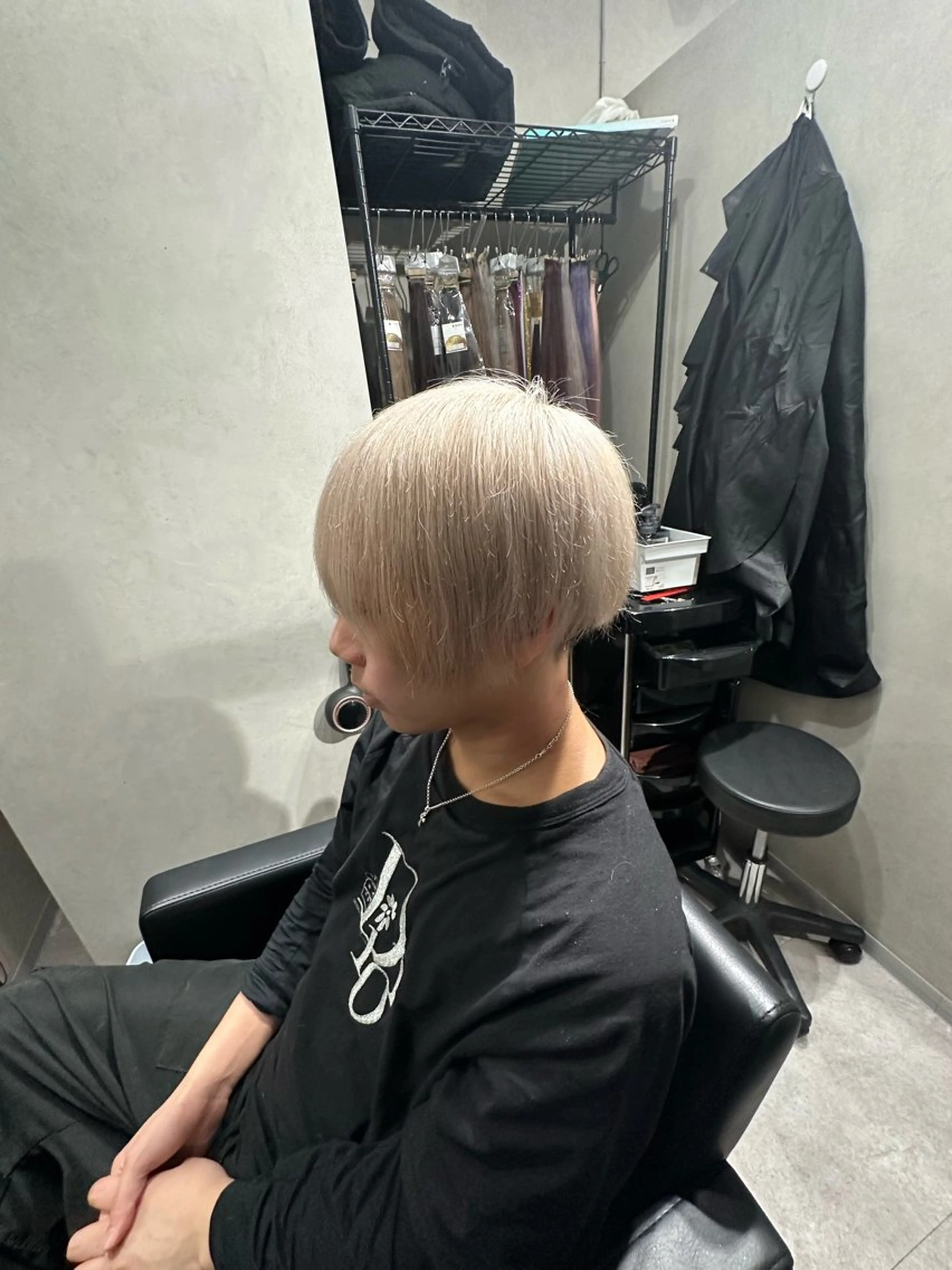 メンズ 奥本 侑 ハイトーン、髪質改善のヘアスタイル