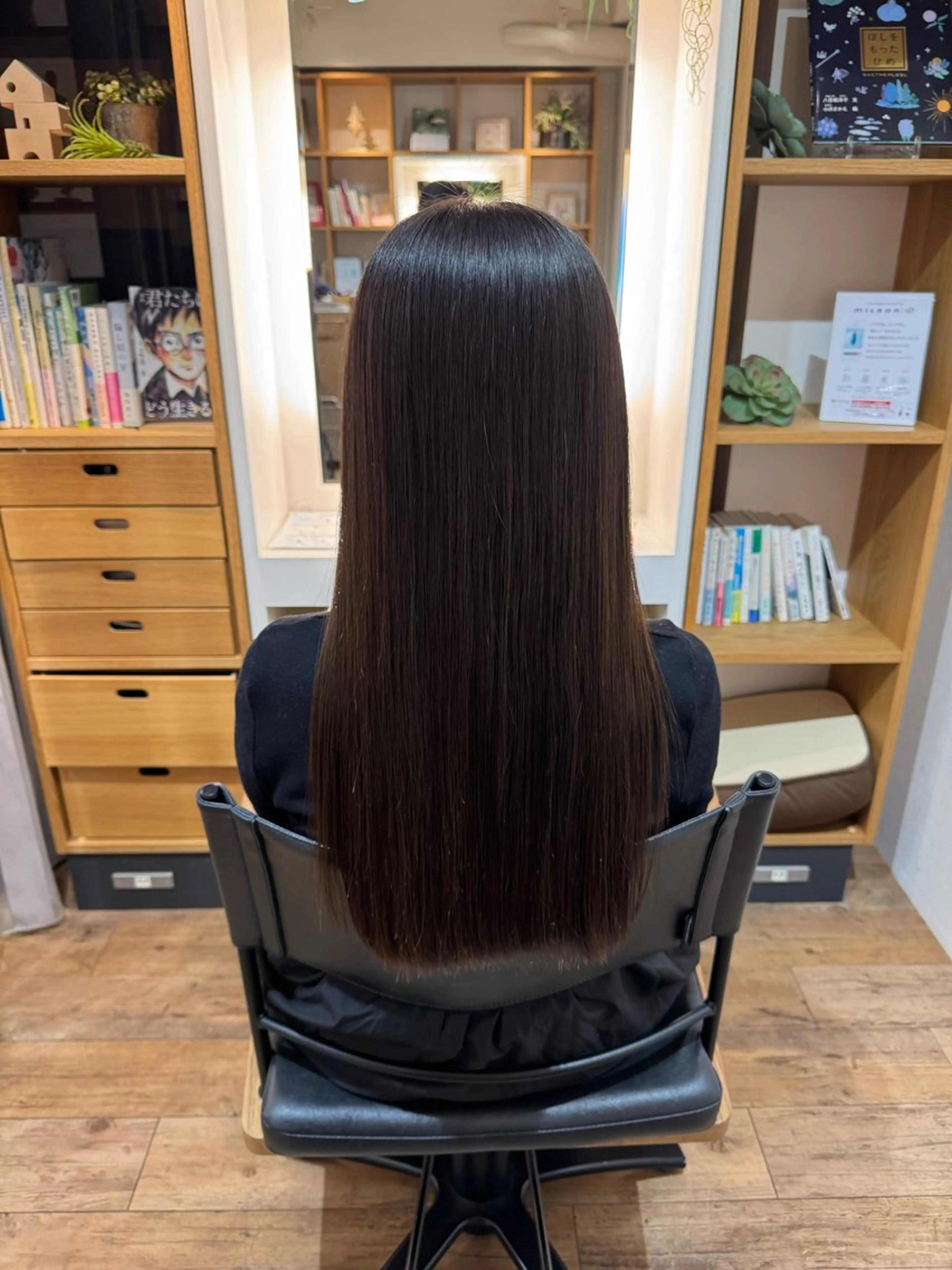 セミロング カット 縮毛矯正 トリートメント afloatkobe所属・美髪/髪質改善 川口凌弥のヘアスタイル