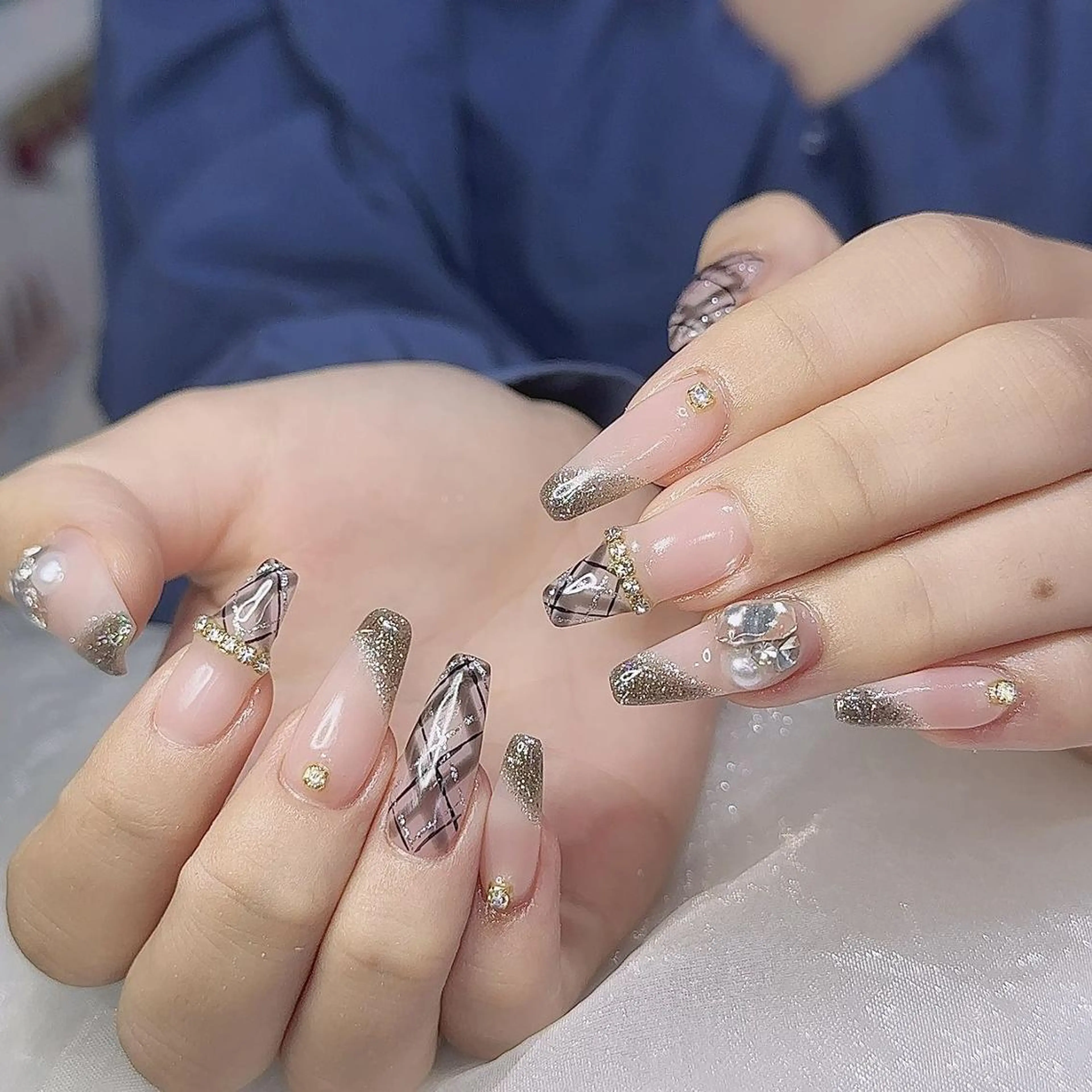 ネイル アートネイル 長さ出し ネイルチップ Queens momoのネイルデザイン