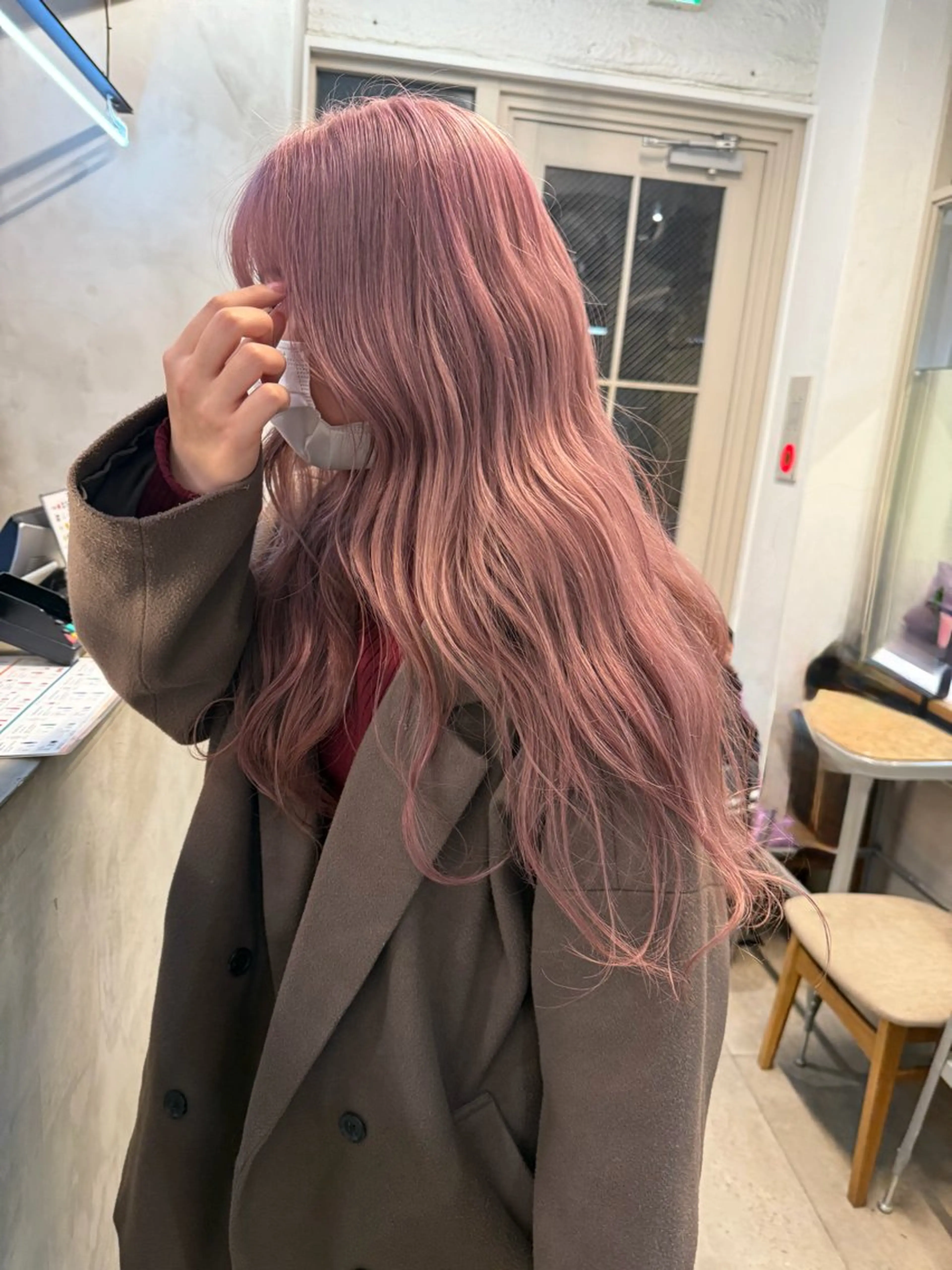 ロング カラー ミルクティー× グレージュMOMOのヘアスタイル