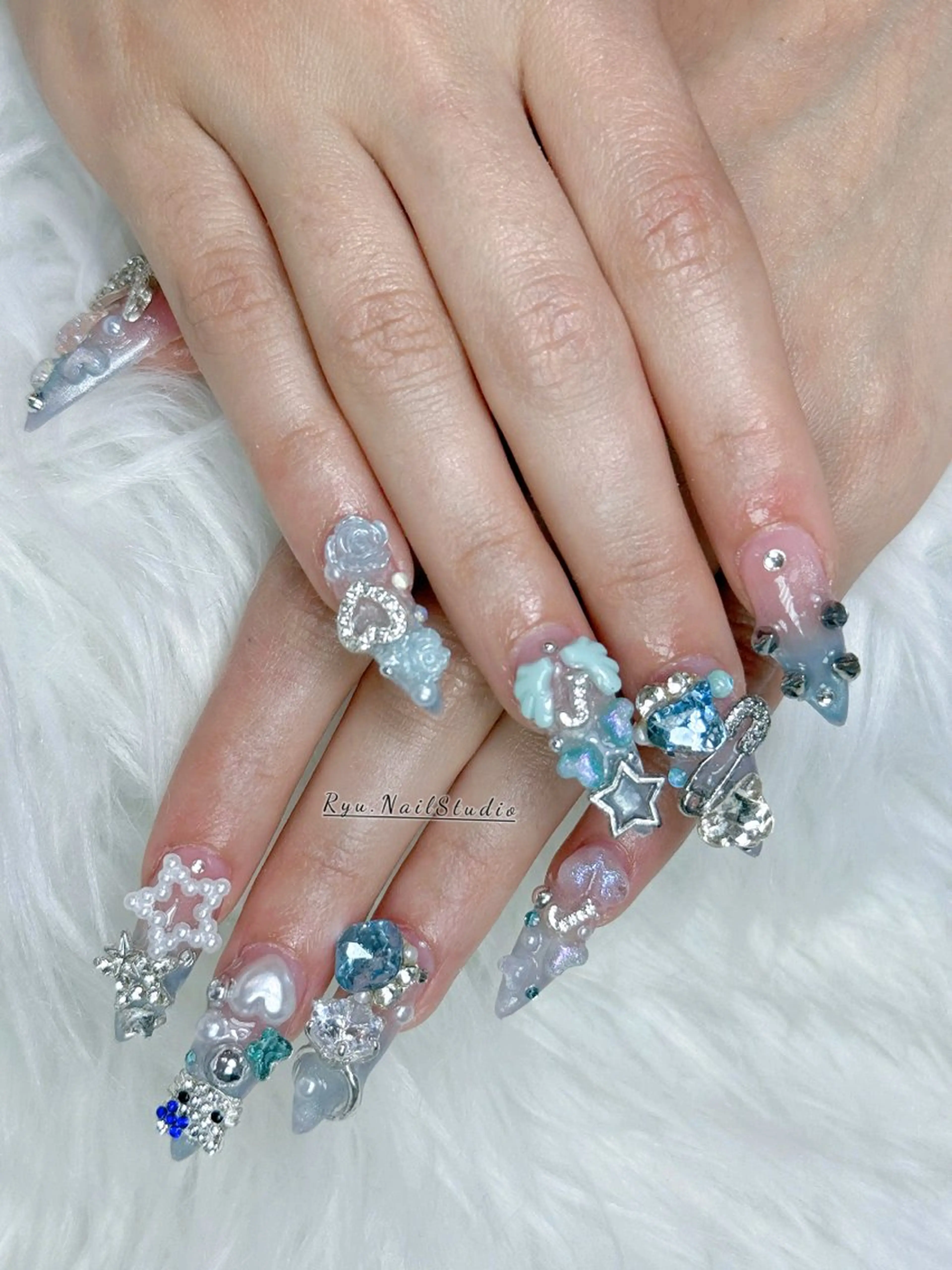 ネイル アートネイル フラワーネイル フレンチネイル ジェルネイル グラデーション ハンドネイル Ryunail所属・Ryu Nail NekoChanのネイルデザイン