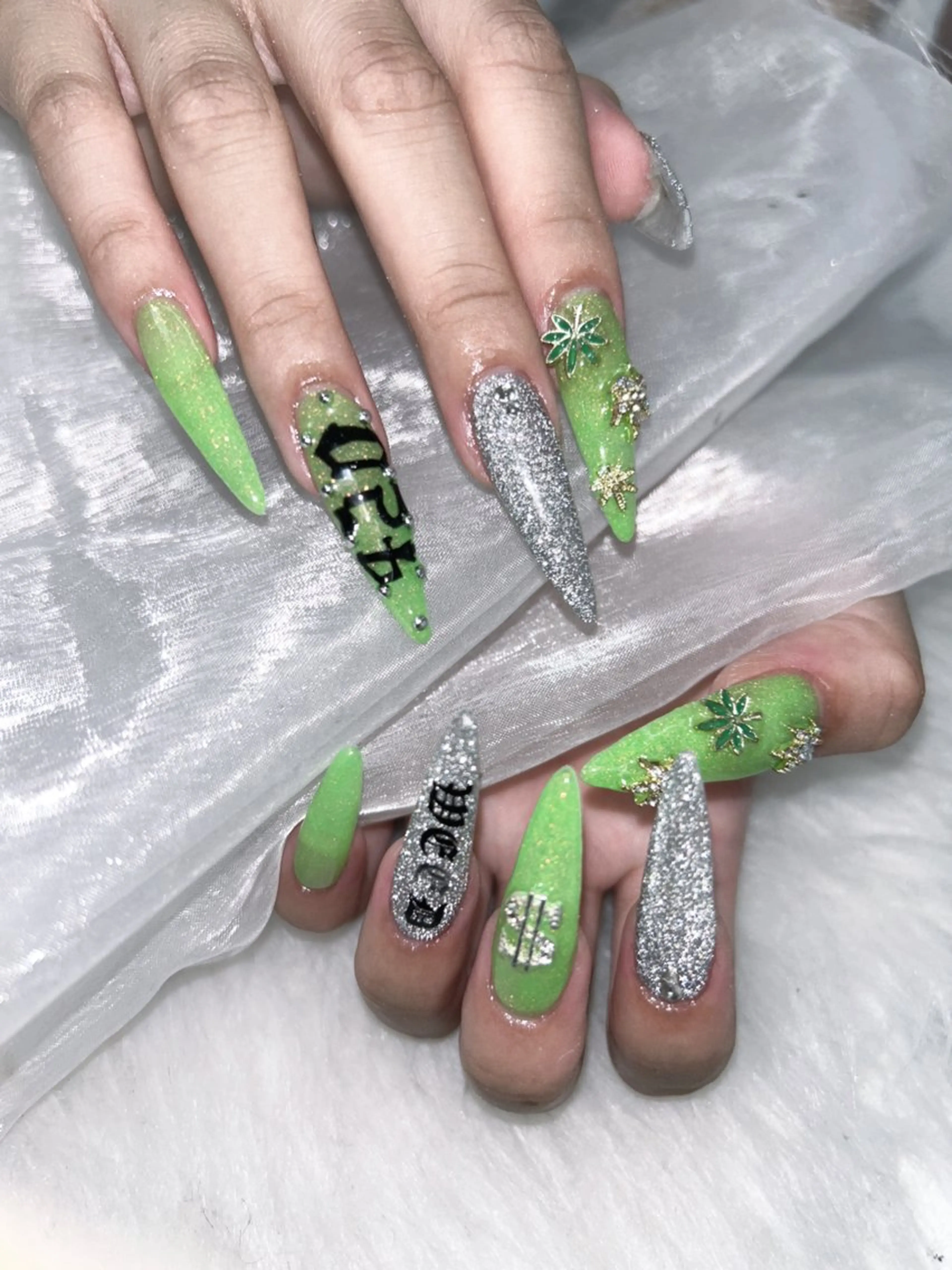 ネイル 高草木 桃香のネイルデザイン