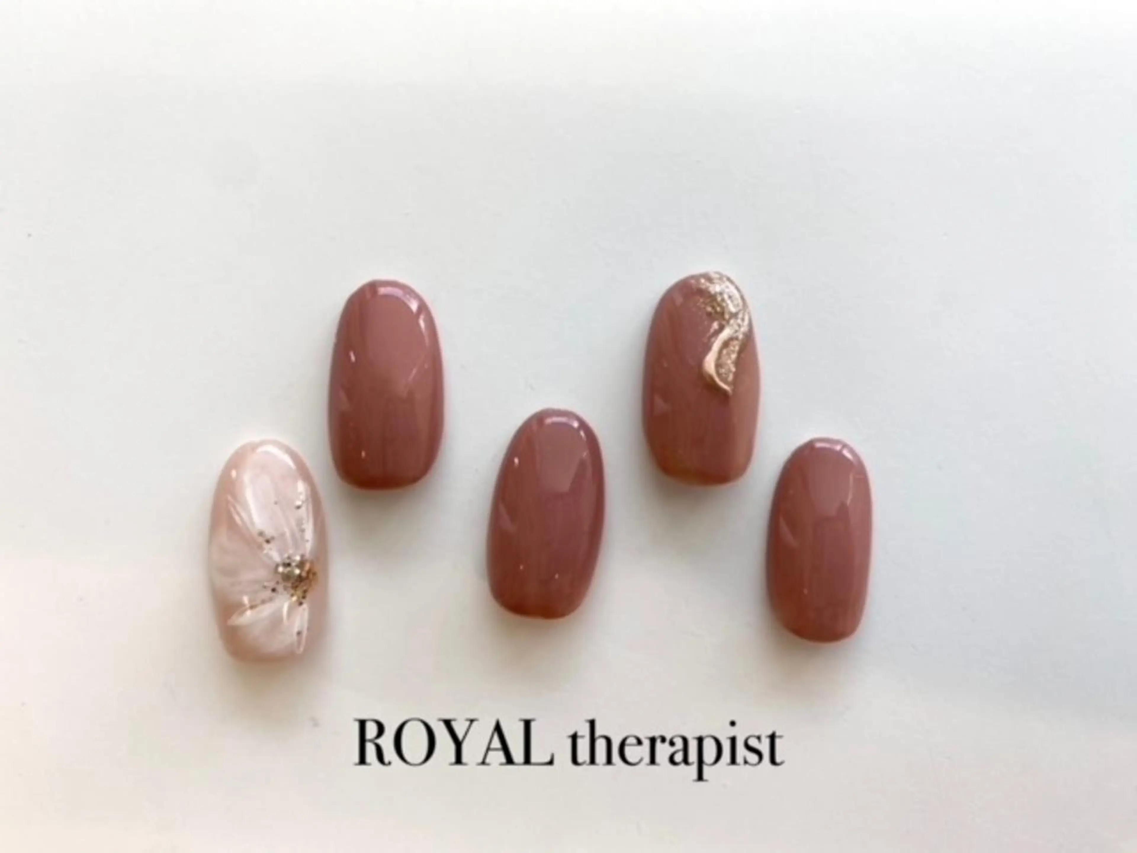 ネイル ハンドネイル 【山岡】 ロイヤル•セラピストのネイルデザイン