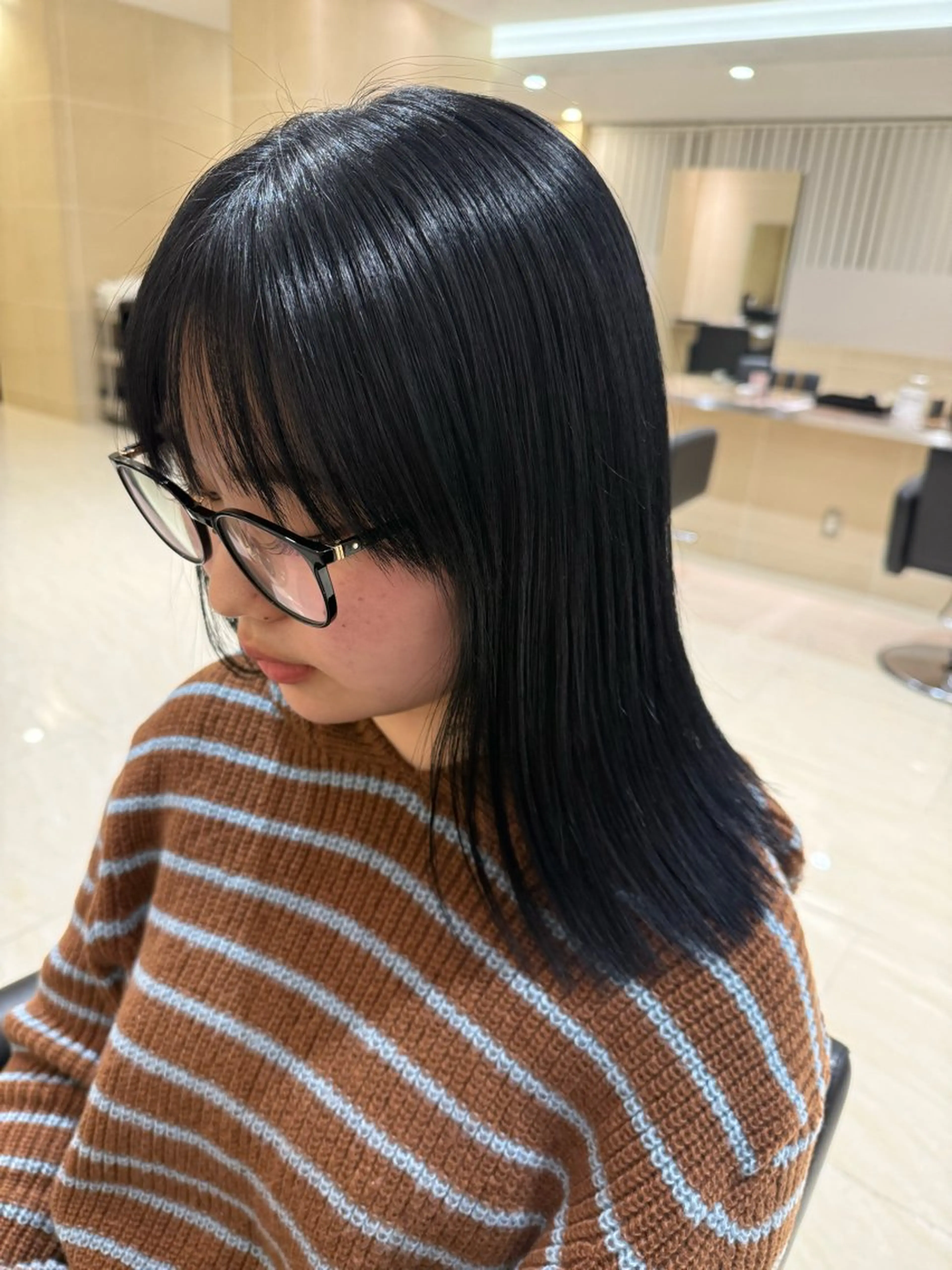 ミディアム 三橋 由佳のヘアスタイル
