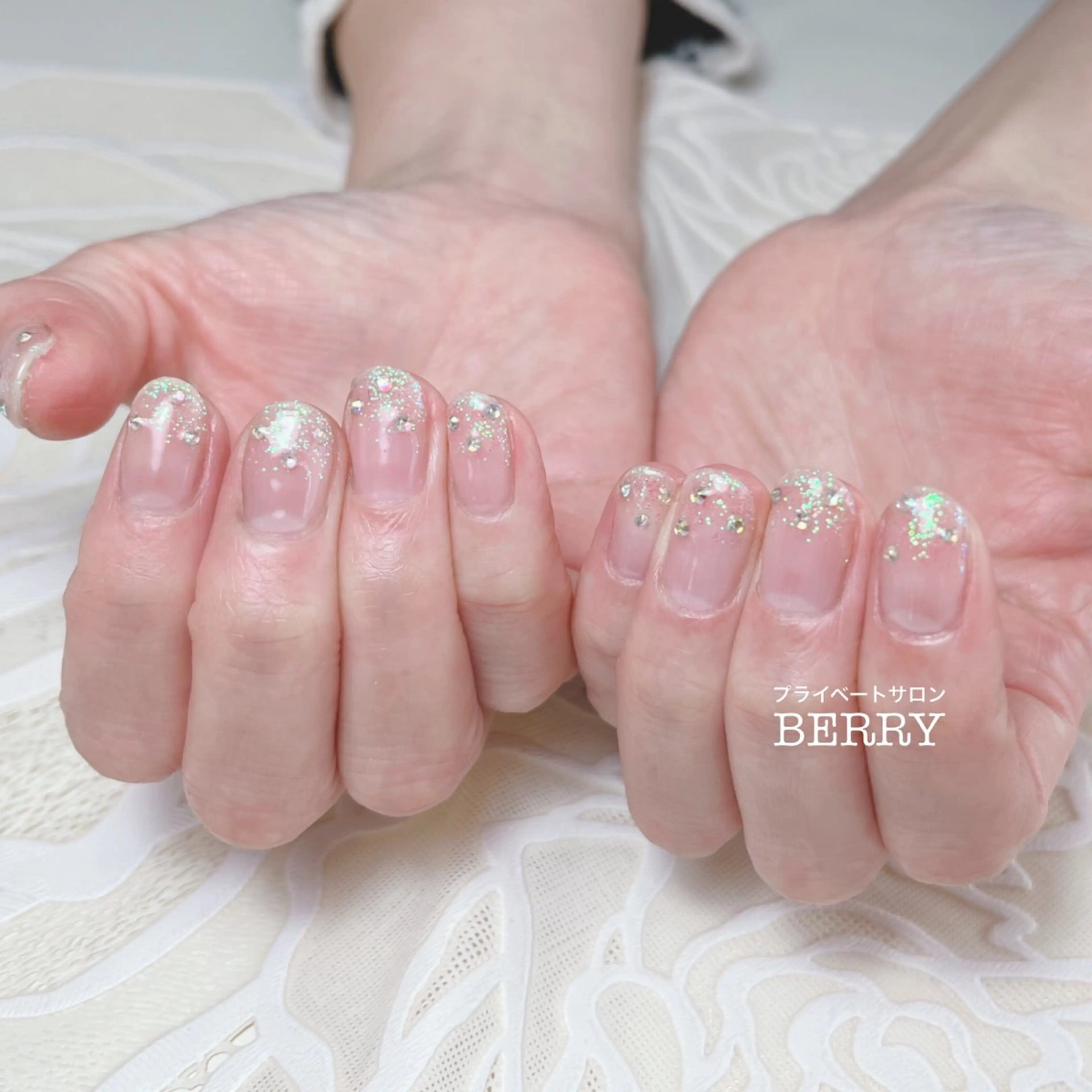 ネイル グラデーション ラメ(グリッター) ラメグラデーション ストーンネイル ハンドネイル プライベートサロン BERRY所属・プライベートサロン BERRYのエステ・リラクイメージ