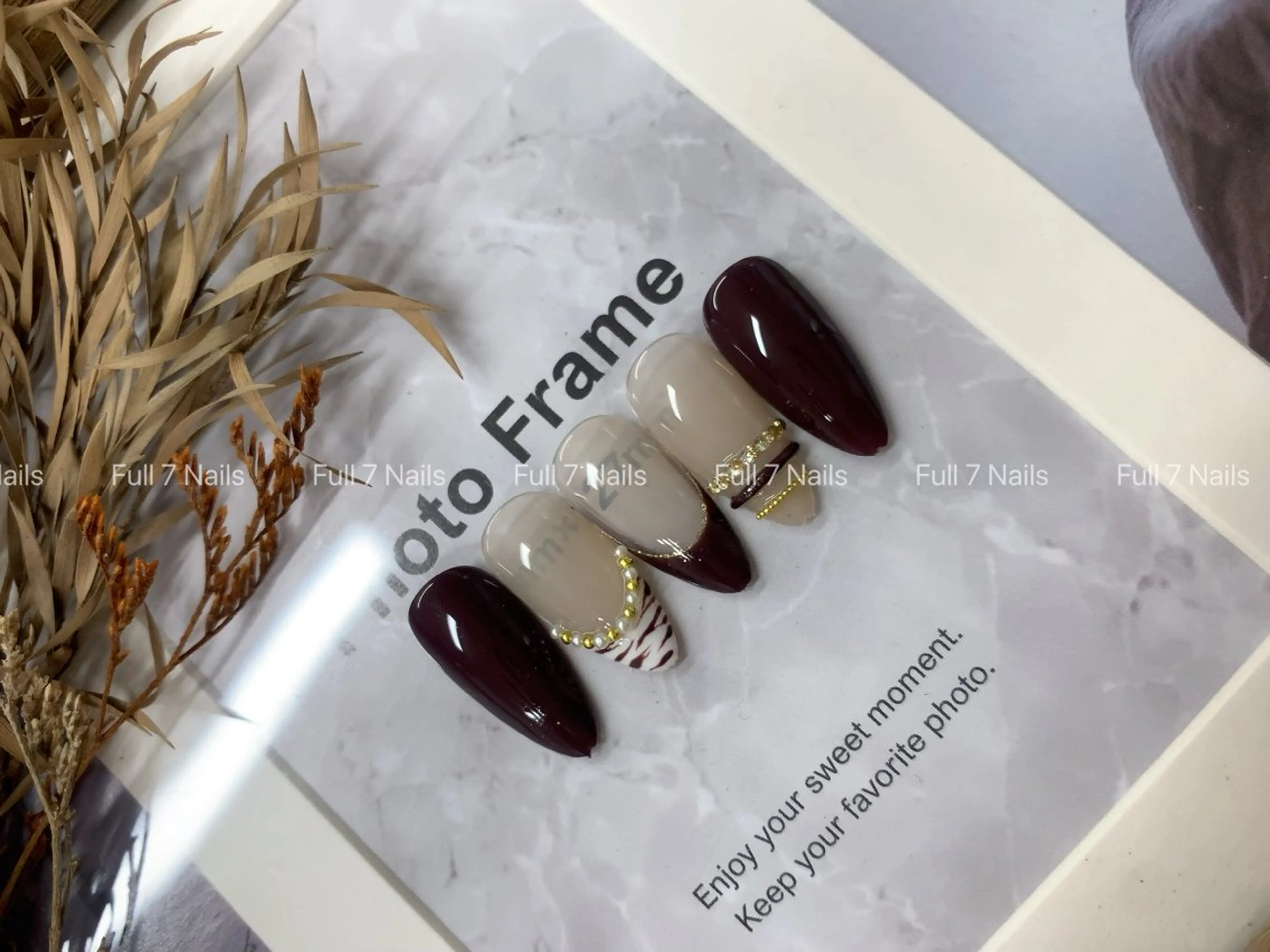 ミディアム ハンドネイル Full 7 Nails所属・Full 7Nail-団子のネイルデザイン