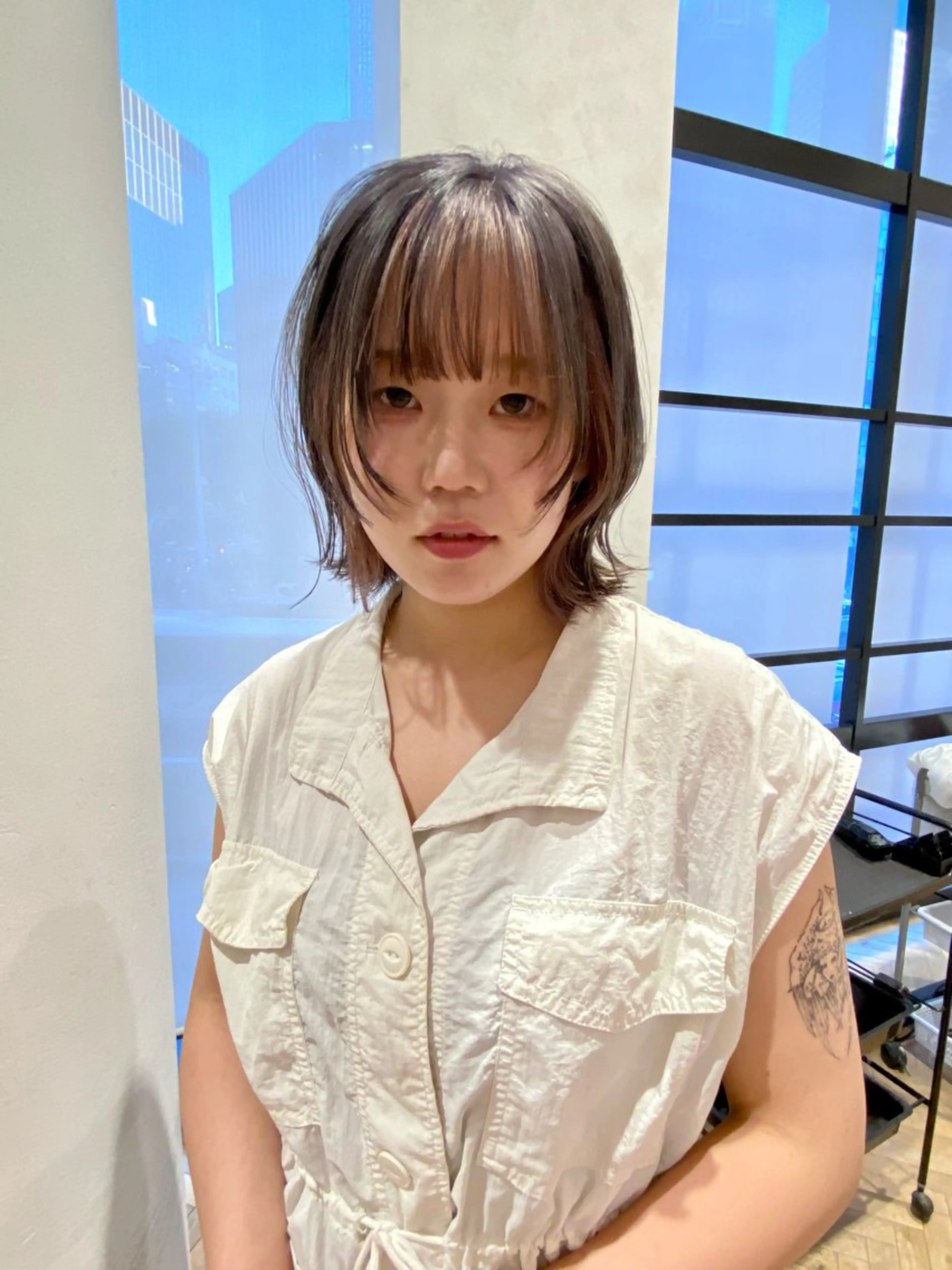 ショート カラー ブリーチ 透明感カラー グレージュ カット ヘアカラー 増井 彩乃のヘアスタイル