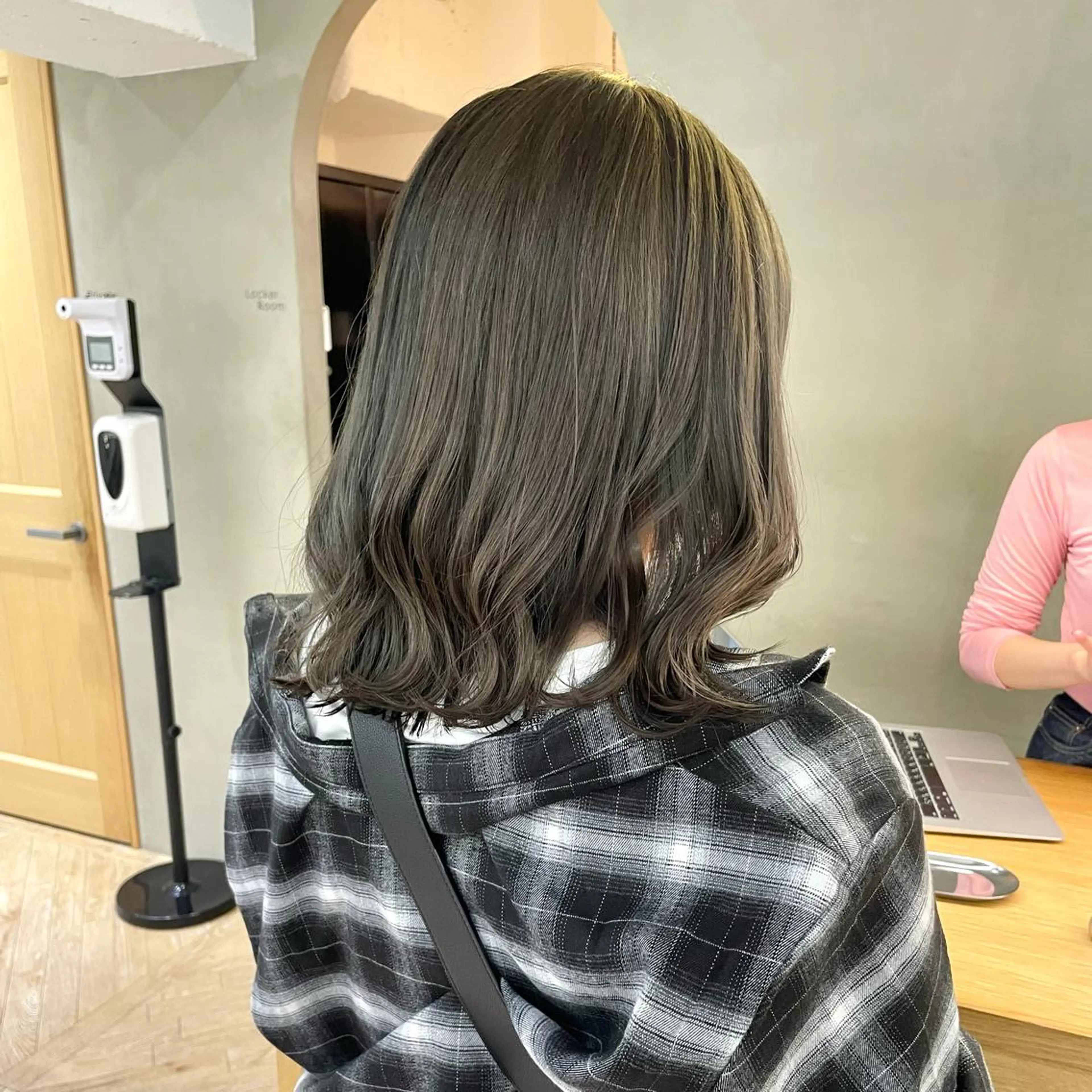 セミロング カラー セミロングパーマ ベージュカラー ブリーチ ケアブリーチ ダブルカラー ブリーチ/レイヤー 🌻Mutsumiのヘアスタイル